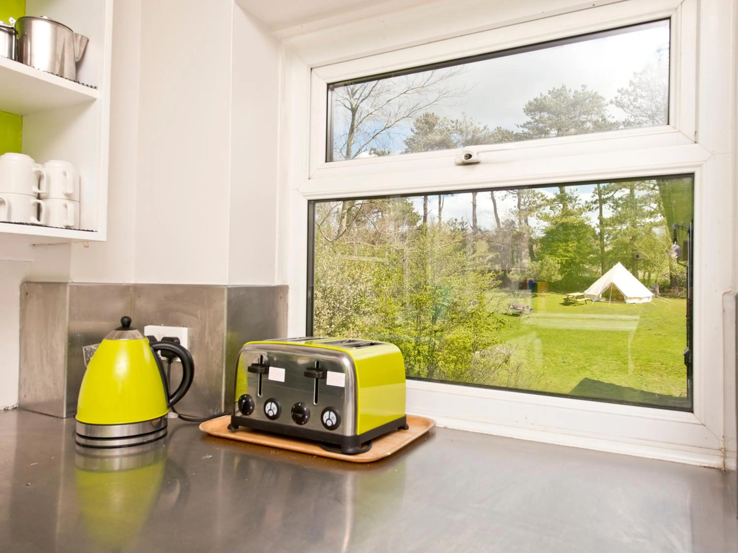 Communal kitchen in YHA Truleigh Hill