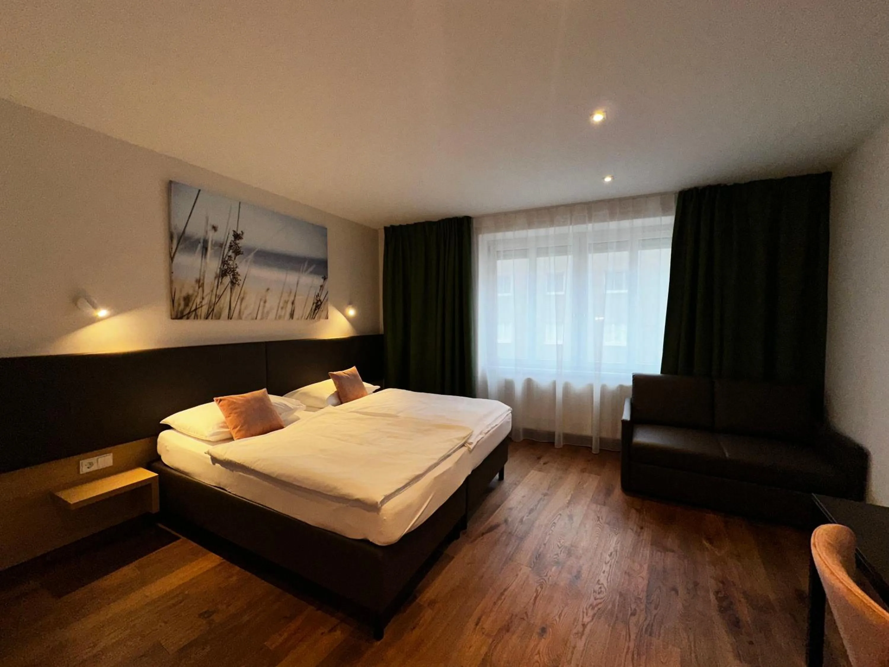 Bedroom, Bed in Hotel & Restaurant Graf