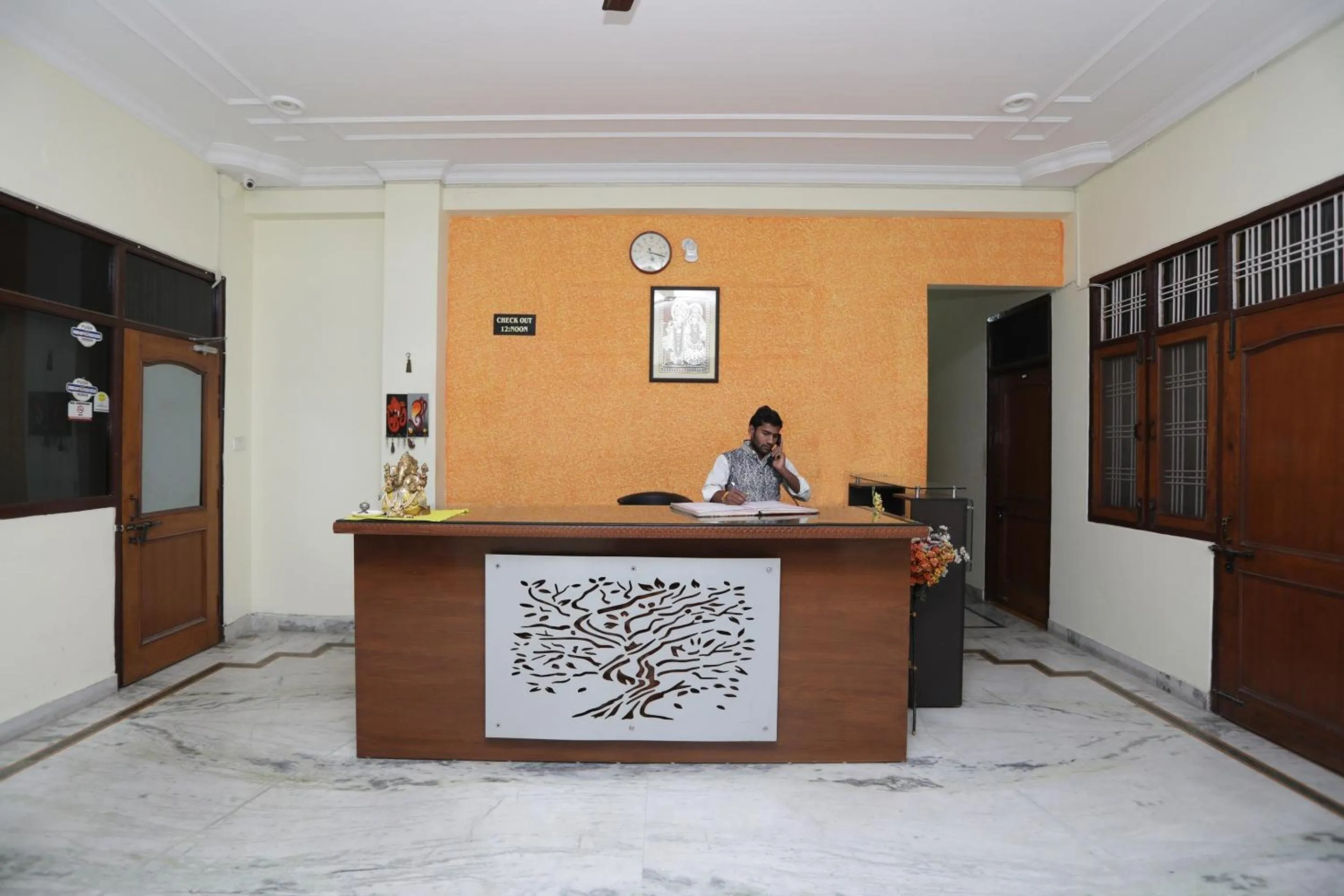 Lobby or reception in Hotel O Shikhar Paradise