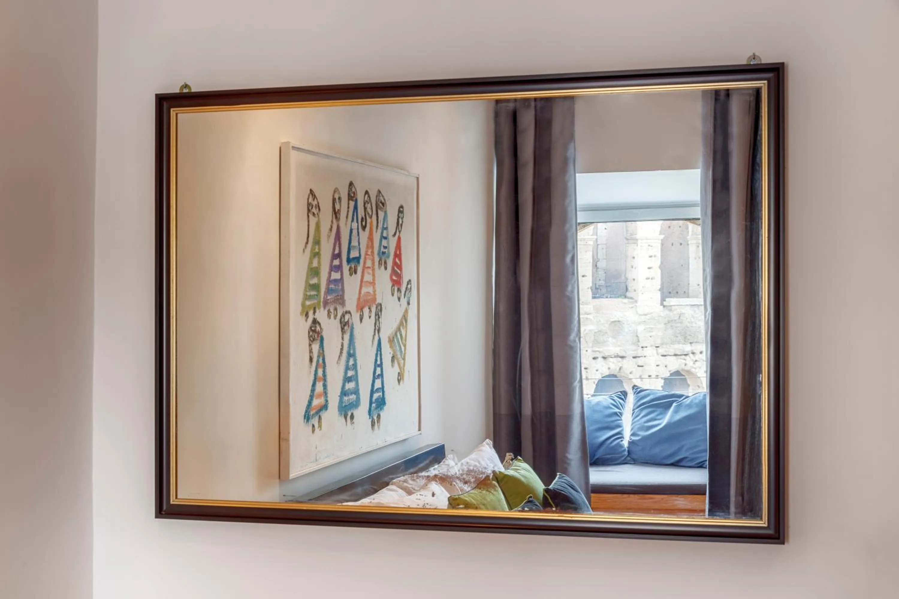 Decorative detail in HT N°9 Colosseo