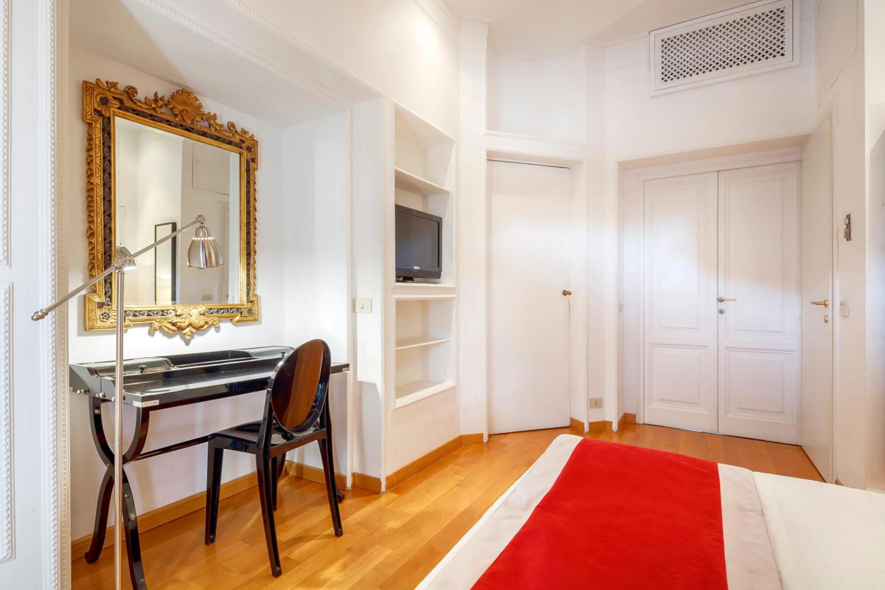 Photo of the whole room, Bed in HT N°9 Colosseo