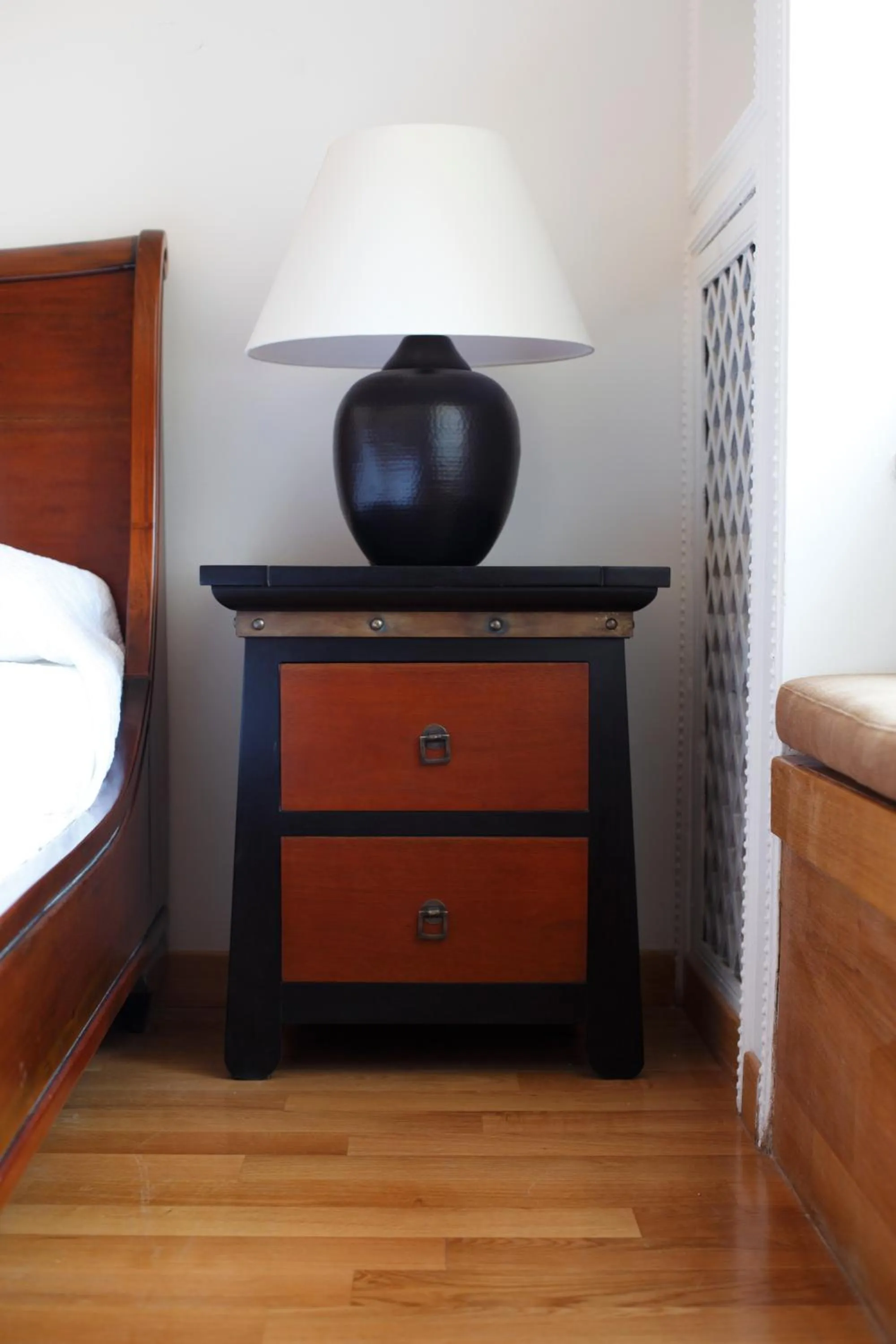 Decorative detail, Bed in HT N°9 Colosseo