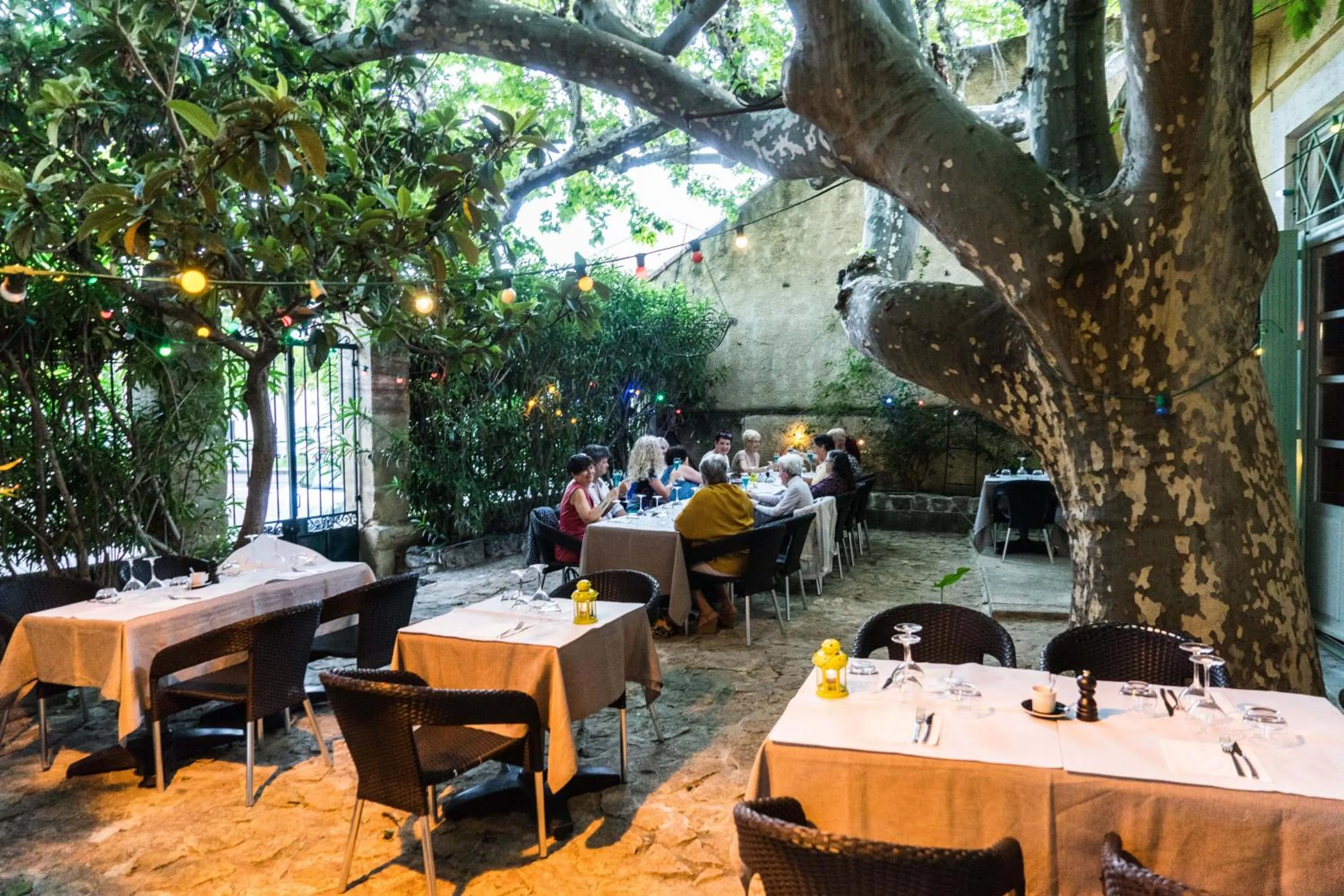 Property building in Logis hôtel restaurant de Provence