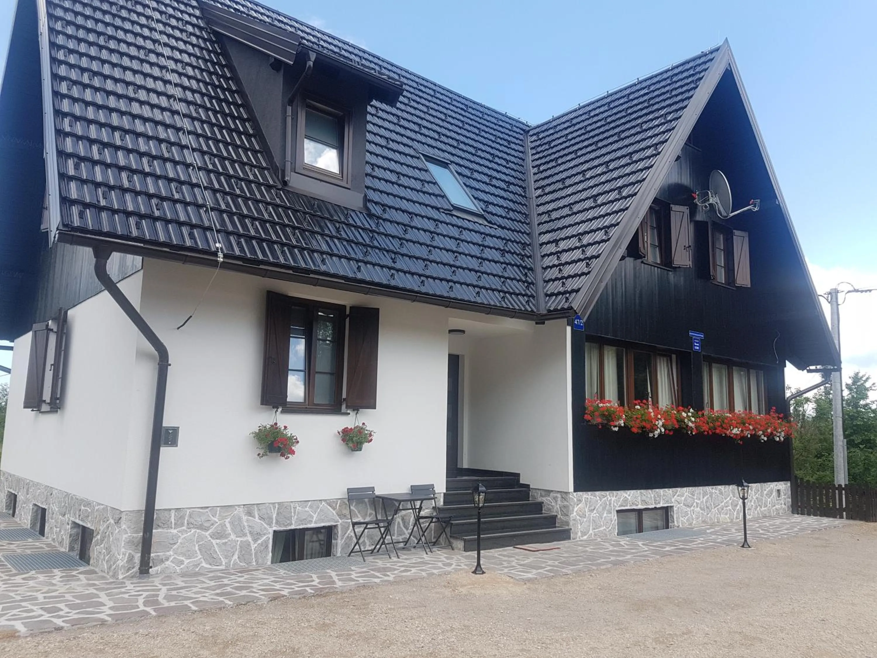 Facade/entrance in Plitvice Falls Cottage