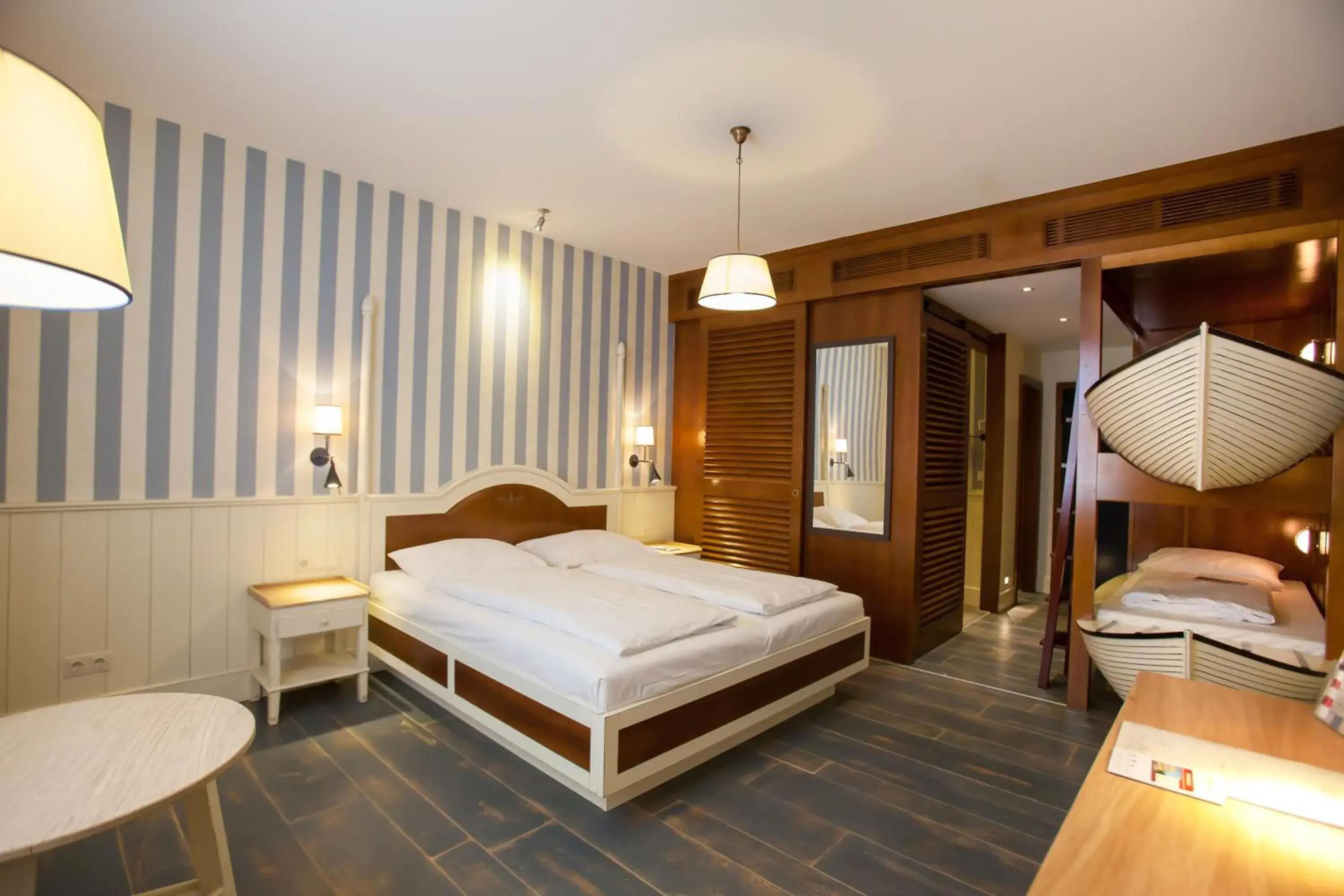 Single Room (1 Adult) in 4-Sterne Superior Erlebnishotel Bell Rock, Europa-Park Erlebnis-Resort Single Room (1 Adult) in 4-Sterne Superior Erlebnishotel Bell Rock, Europa-Park Erlebnis-Resort