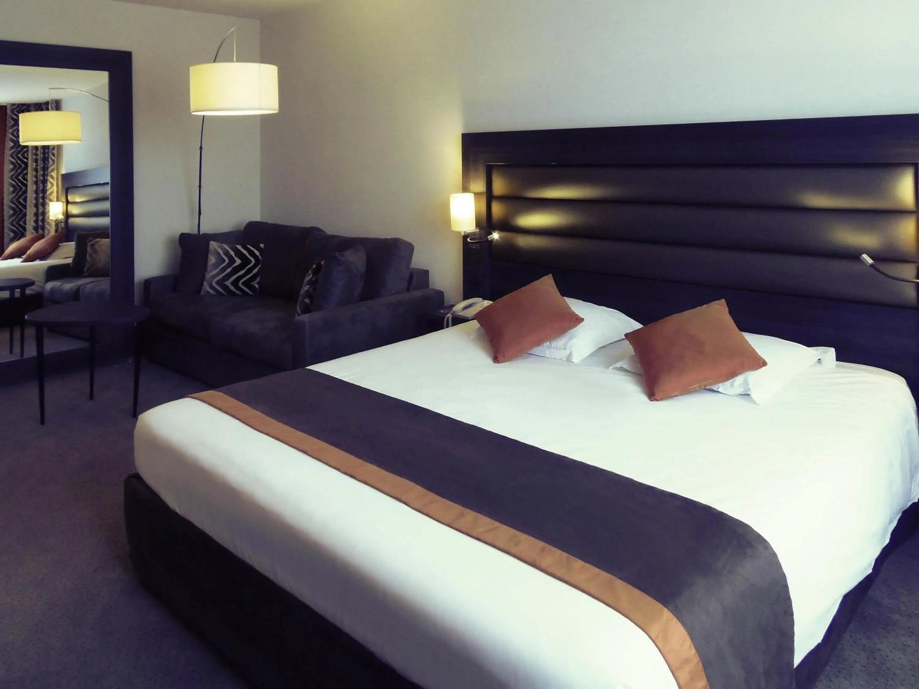 Bedroom, Bed in Mercure Lyon Centre - Gare Part Dieu