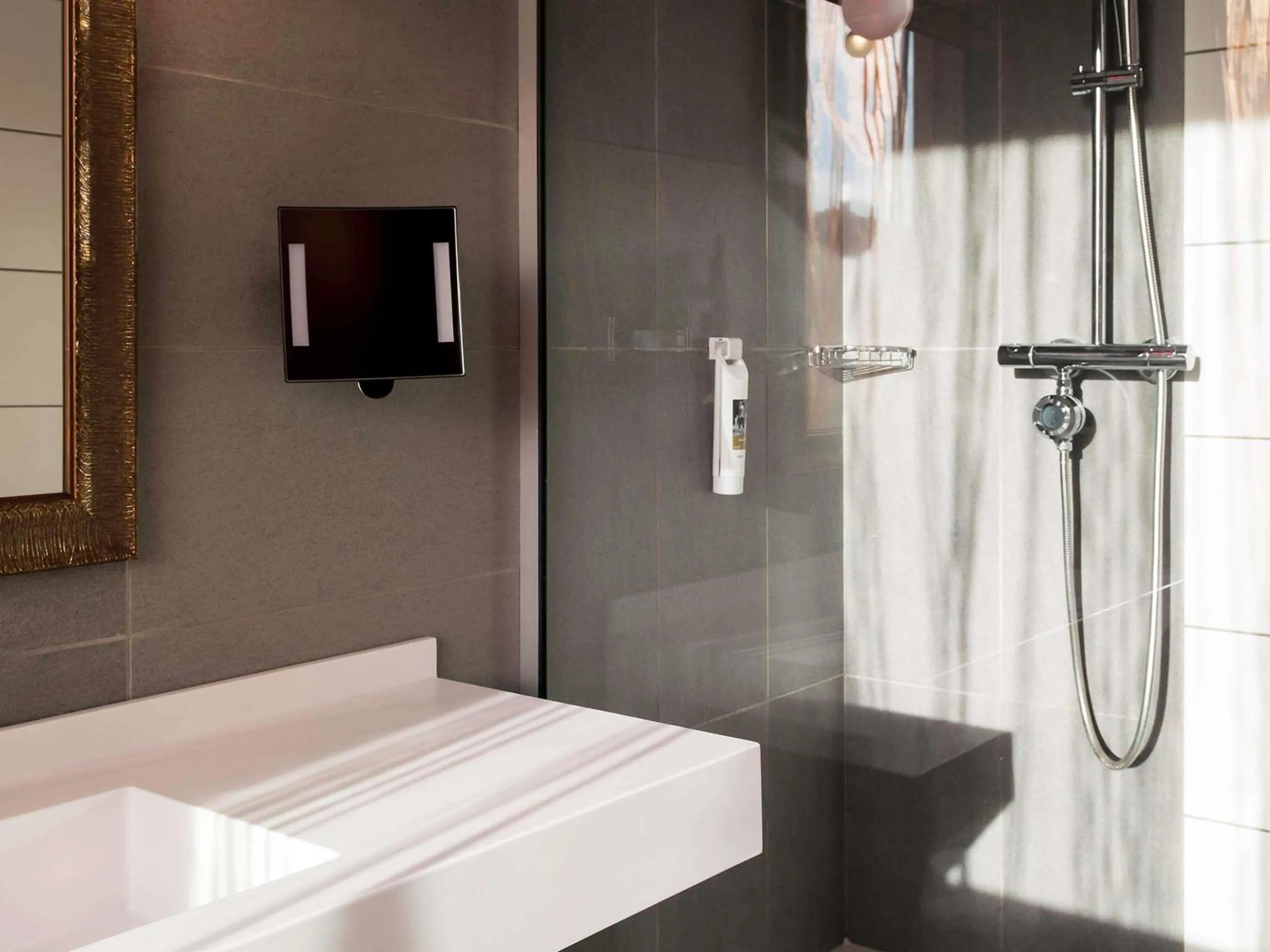 Bedroom in Mercure Lyon Centre - Gare Part Dieu