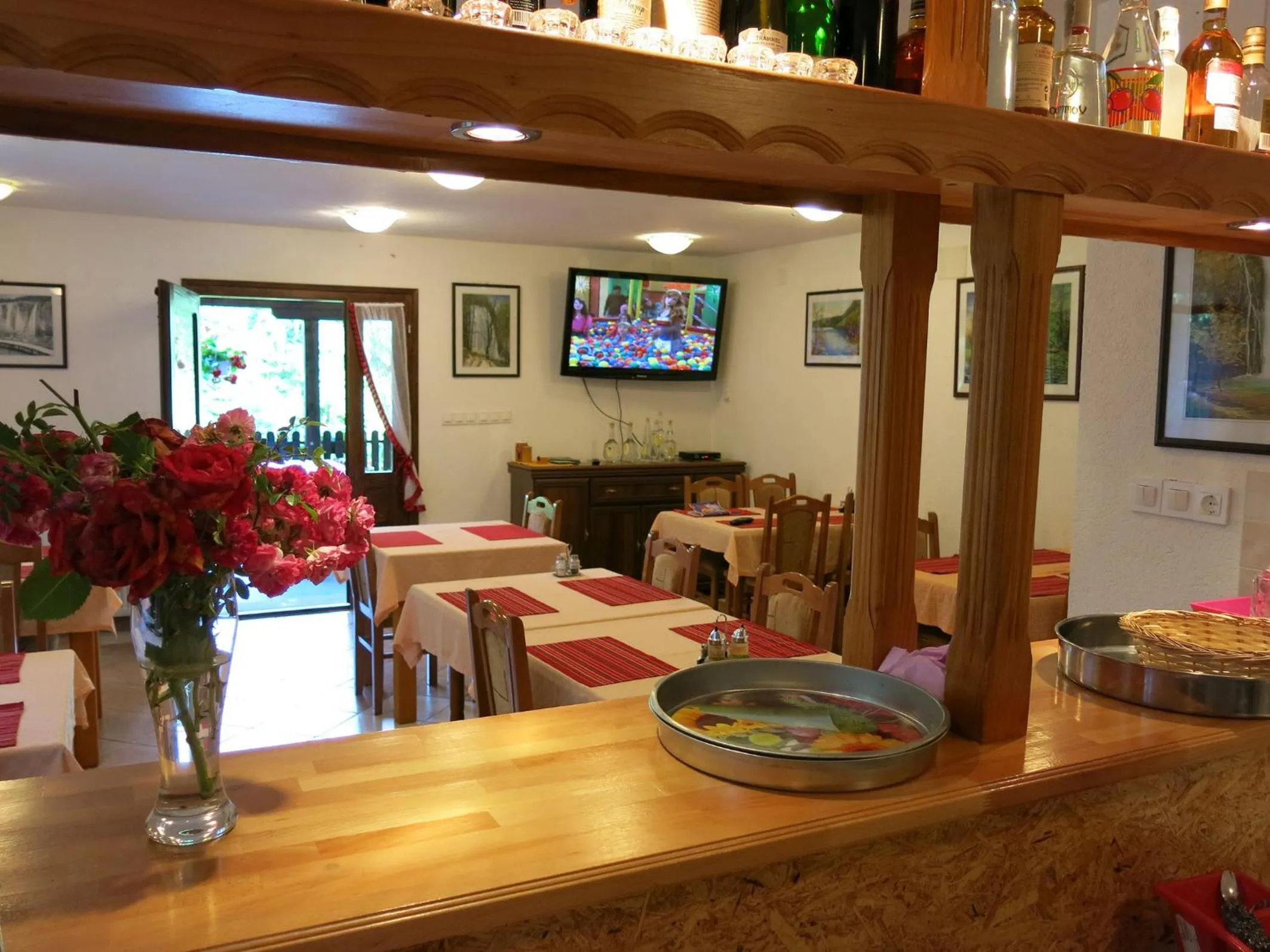 Restaurant/places to eat in Pansion Breza