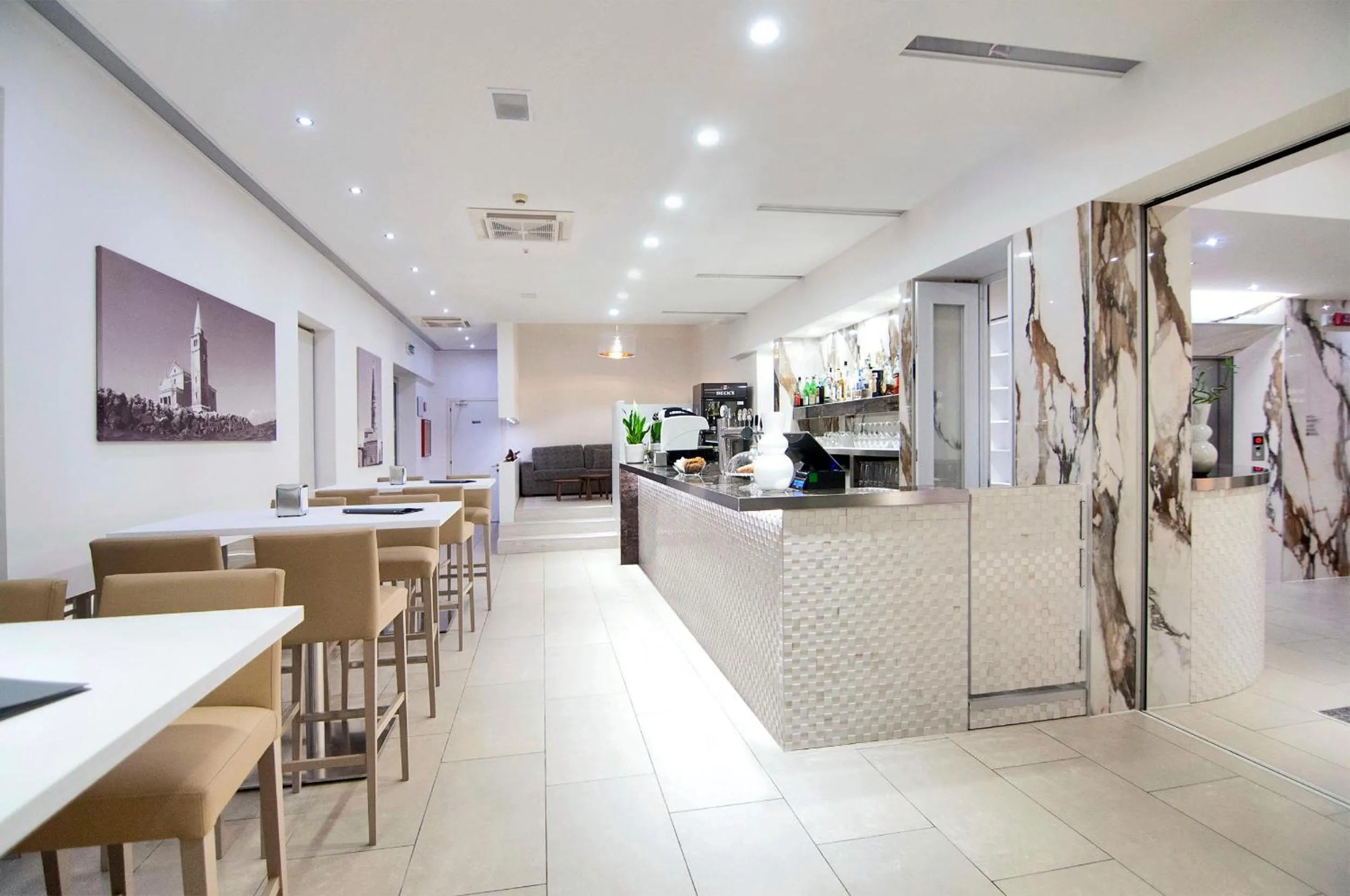 Restaurant/places to eat in Hotel Levante