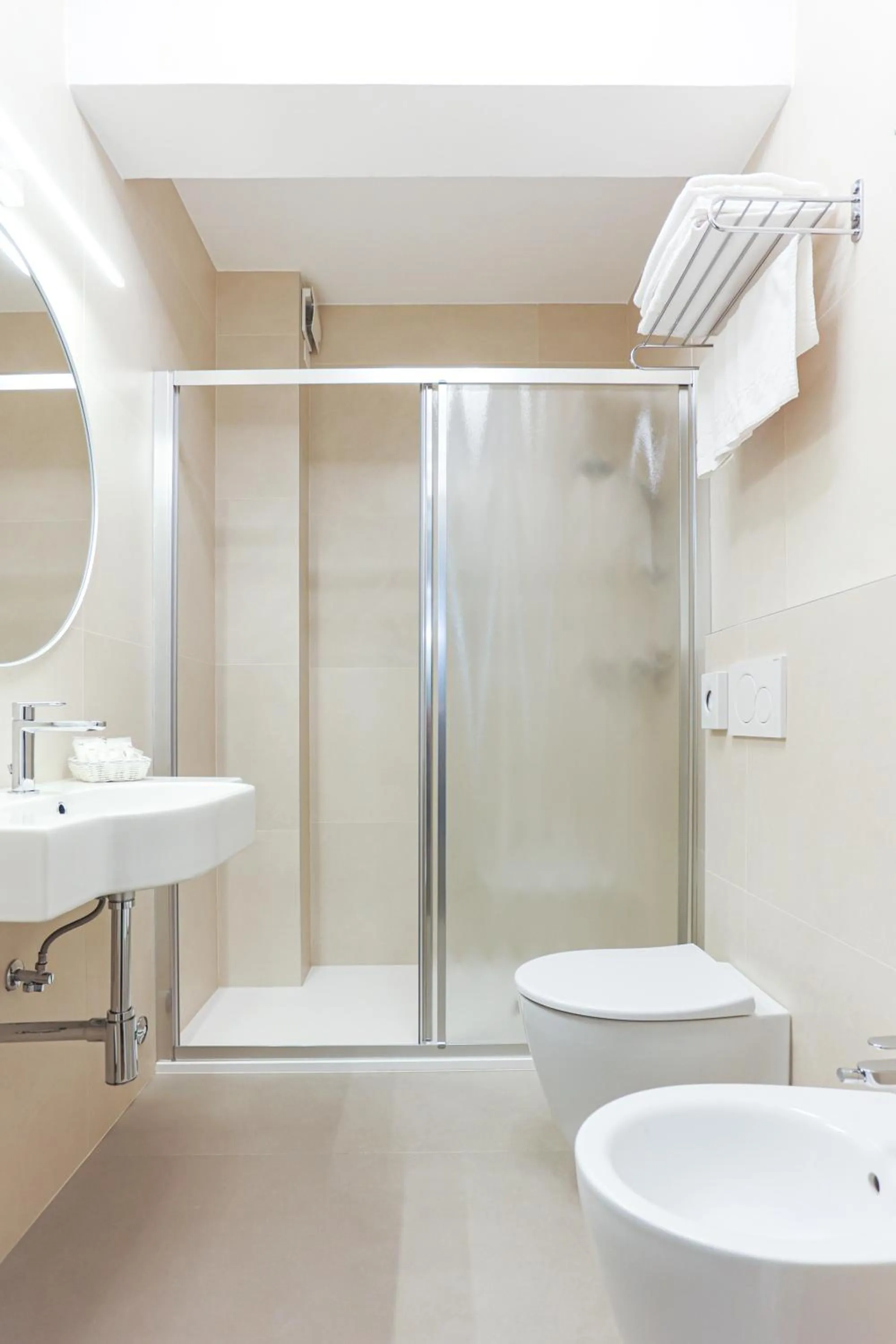 Bathroom in Hotel Levante