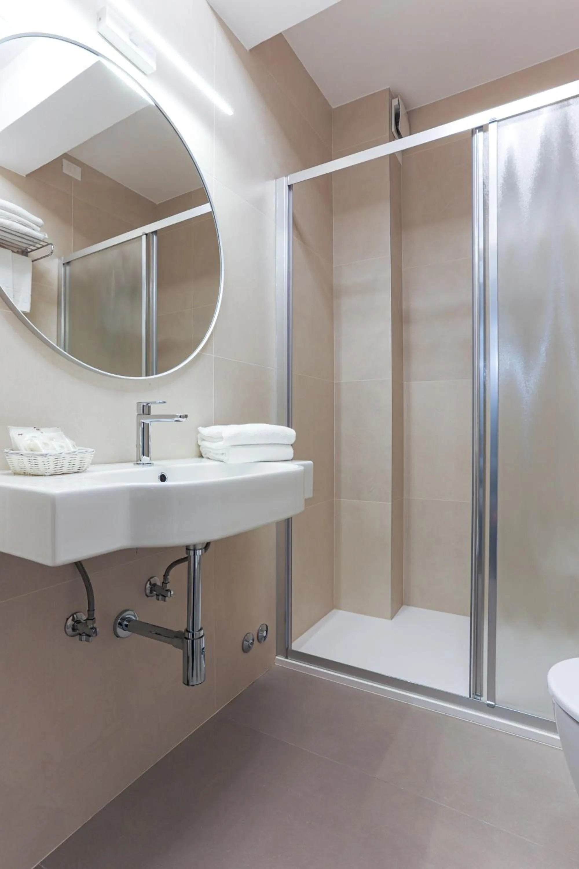 Bathroom in Hotel Levante