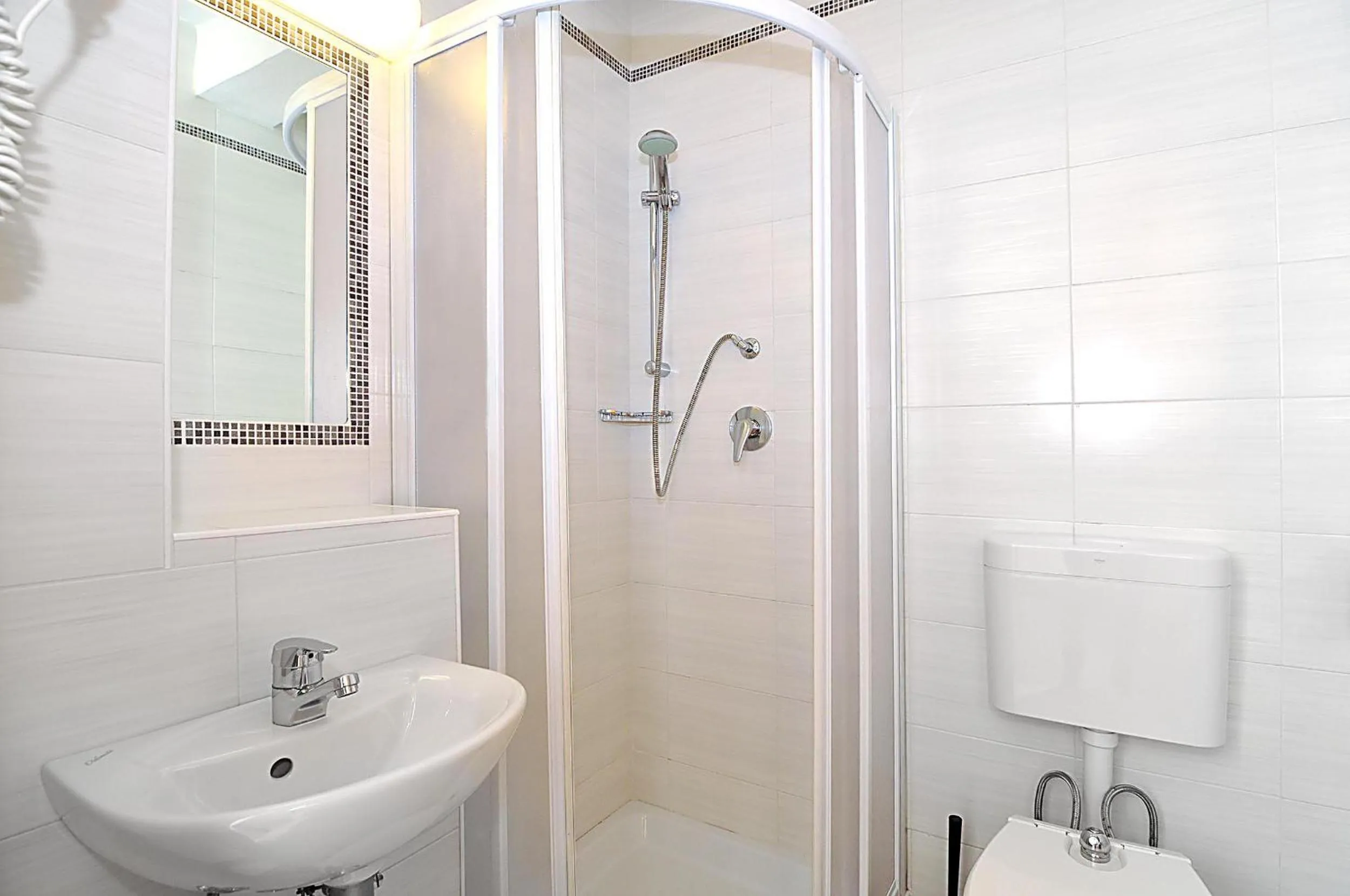 Shower in Hotel Levante