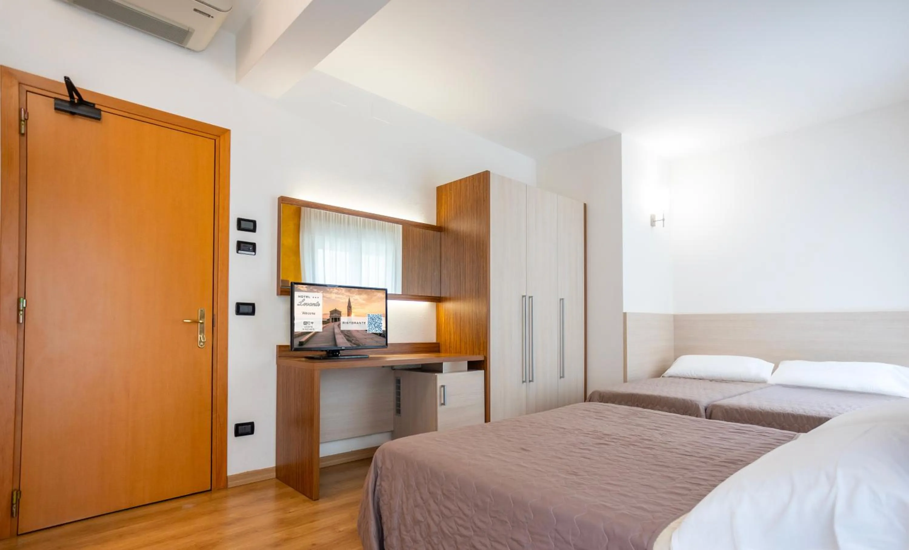 Bedroom, Bed in Hotel Levante