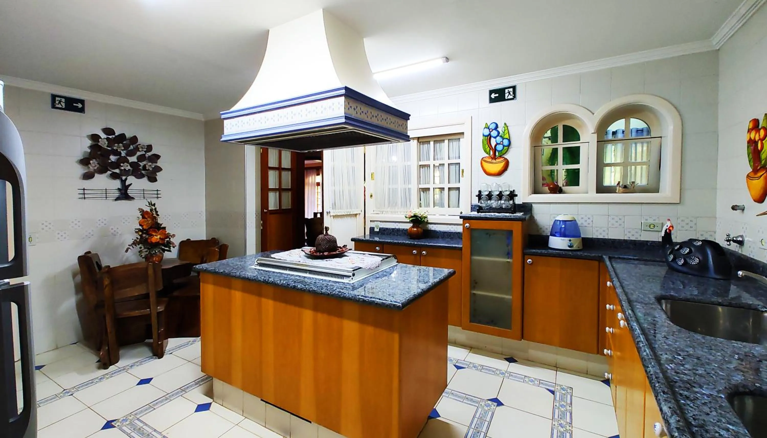 Kitchen or kitchenette in Pousada Casa dos Sonhos