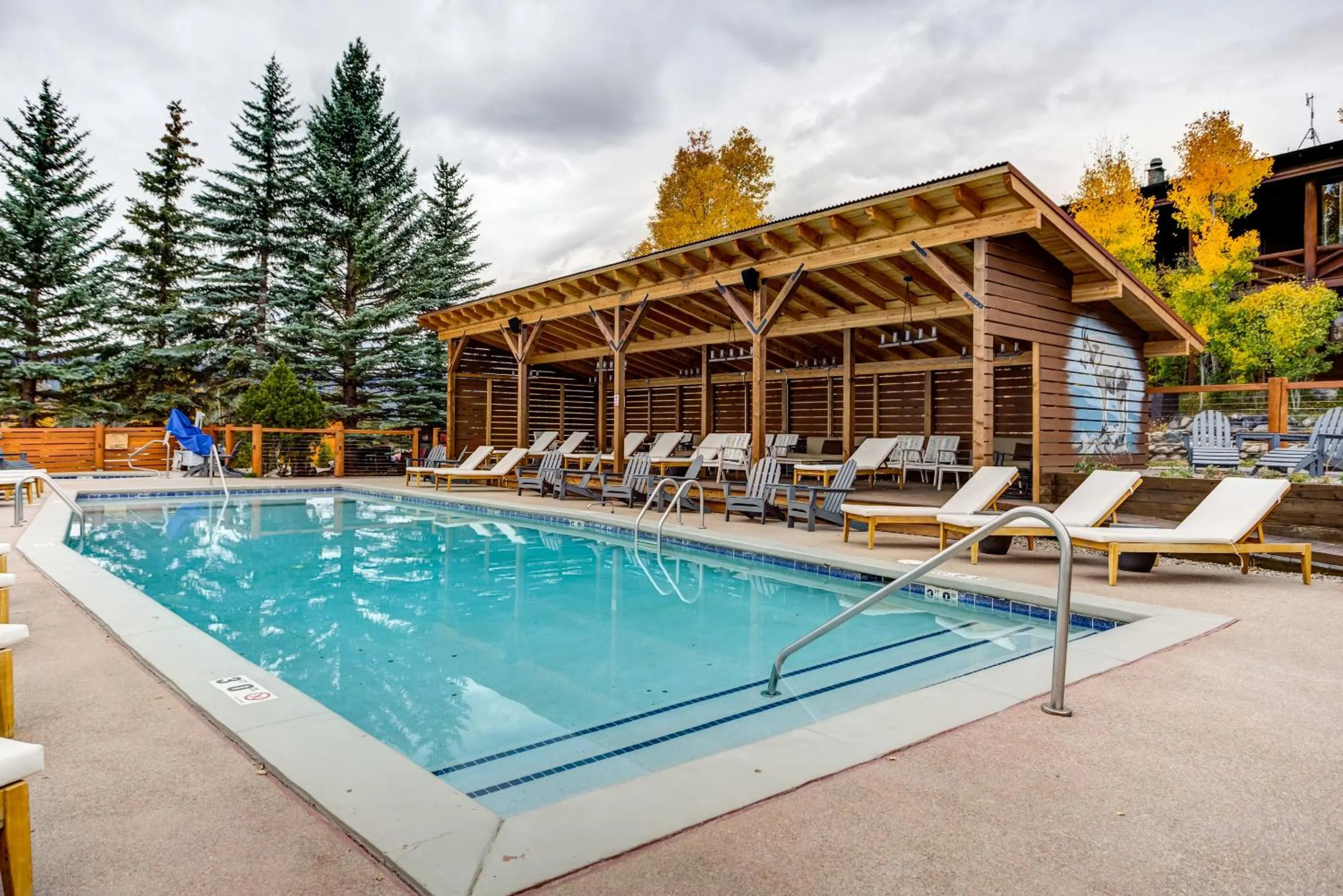 Swimming pool in Grand Lake Lodge