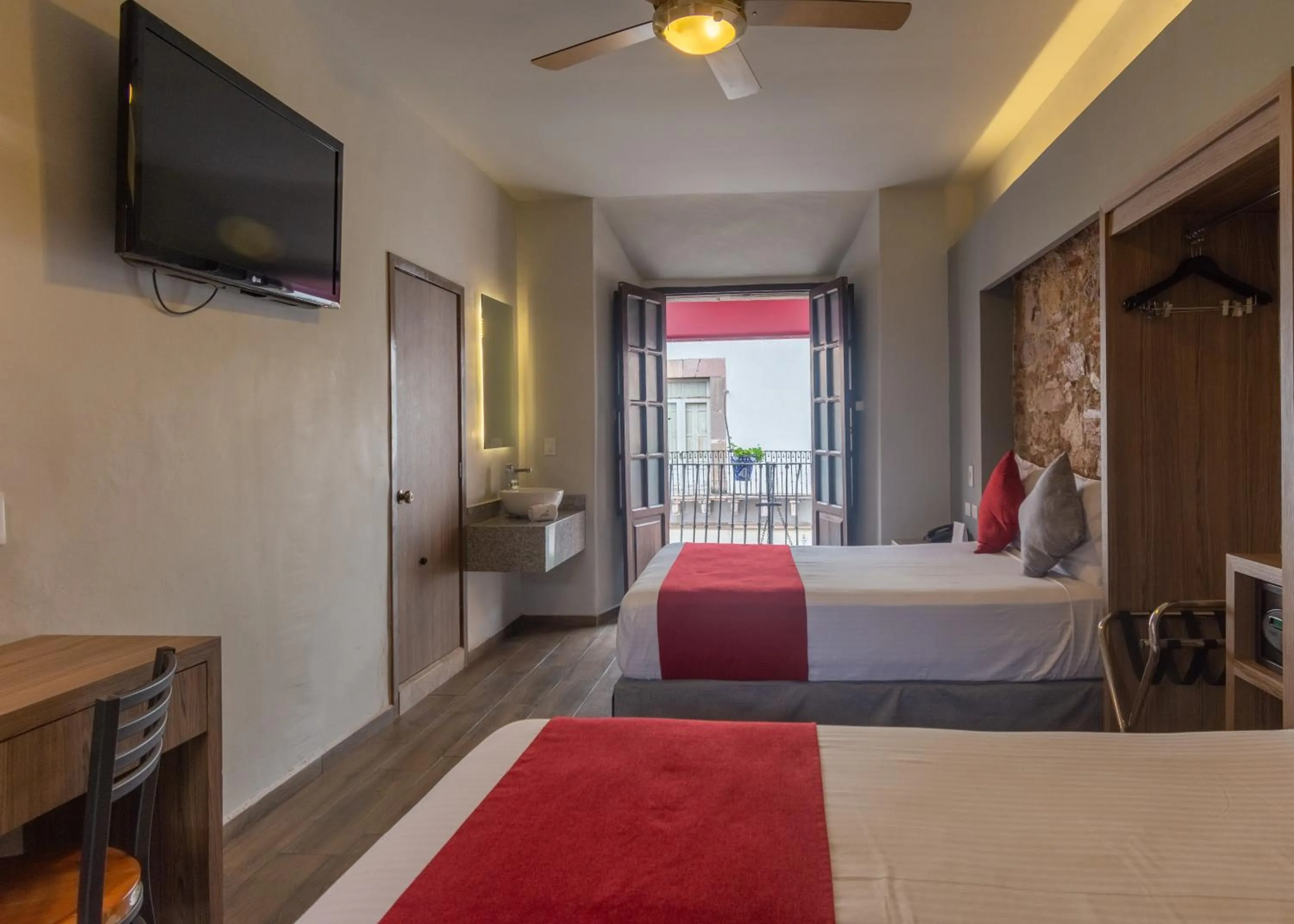 Photo of the whole room, Bed in Hotel Hidalgo