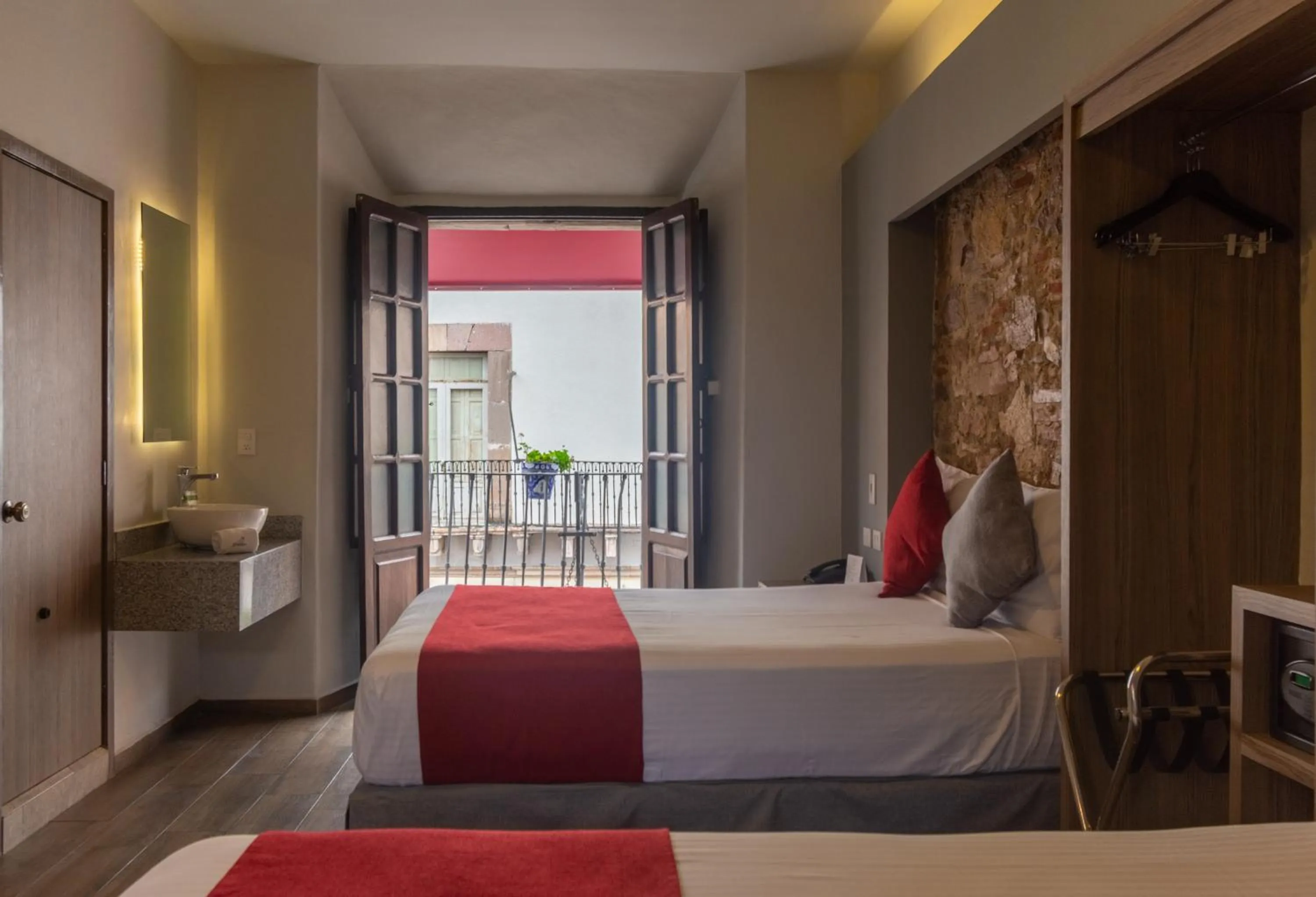 Photo of the whole room, Bed in Hotel Hidalgo