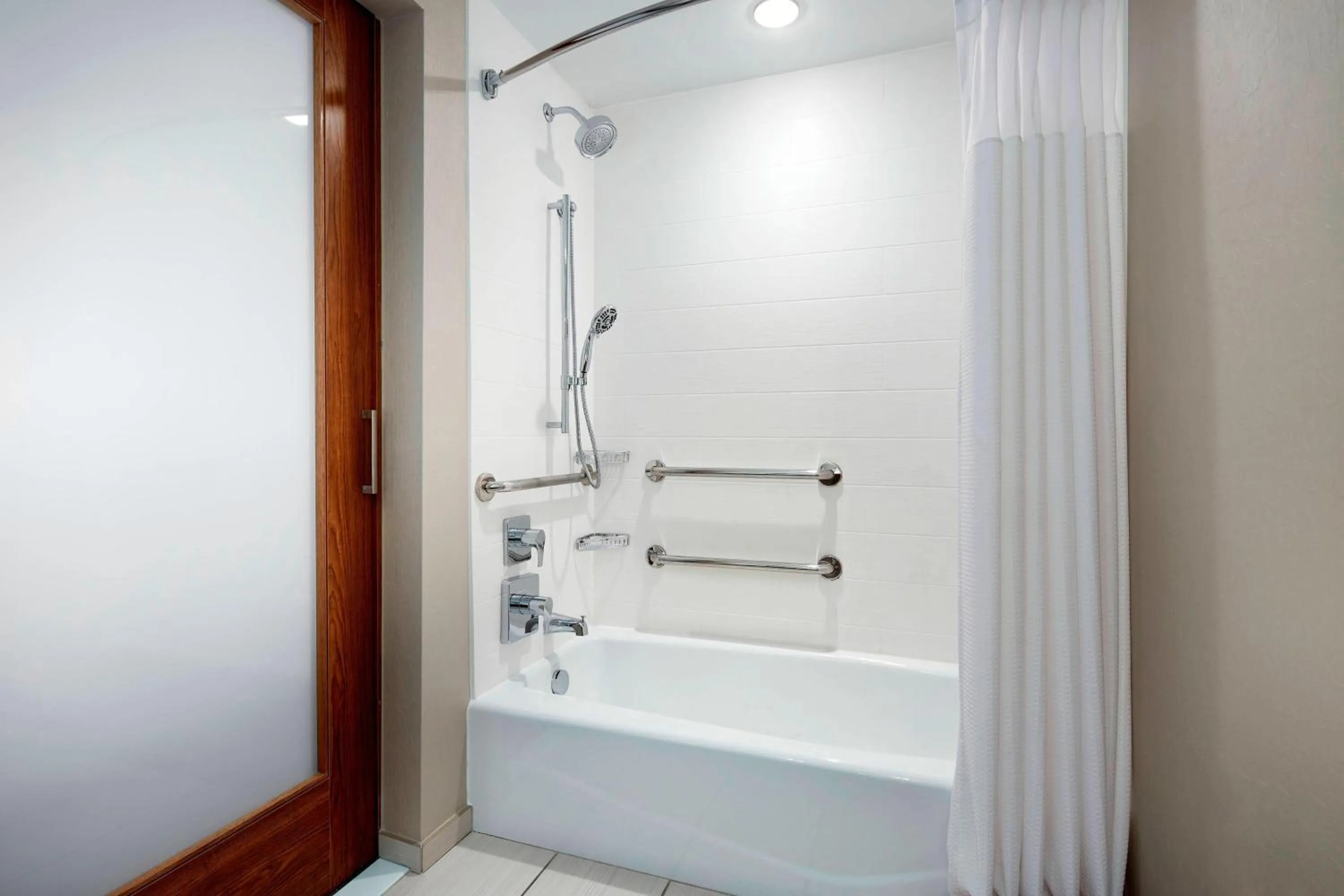 Bathroom in SpringHill Suites by Marriott Columbus OSU