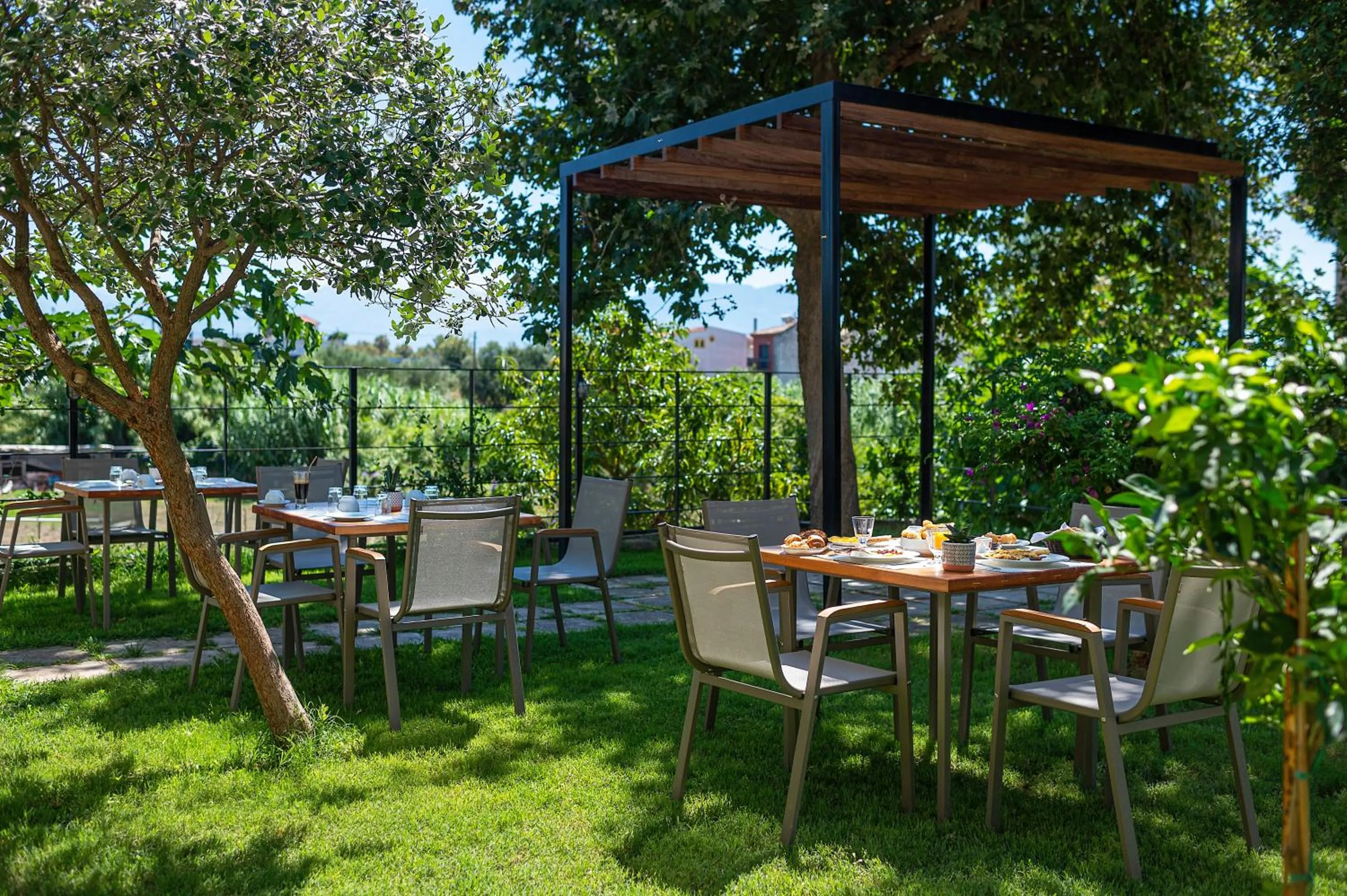 Restaurant/places to eat in Kleopatra Inn