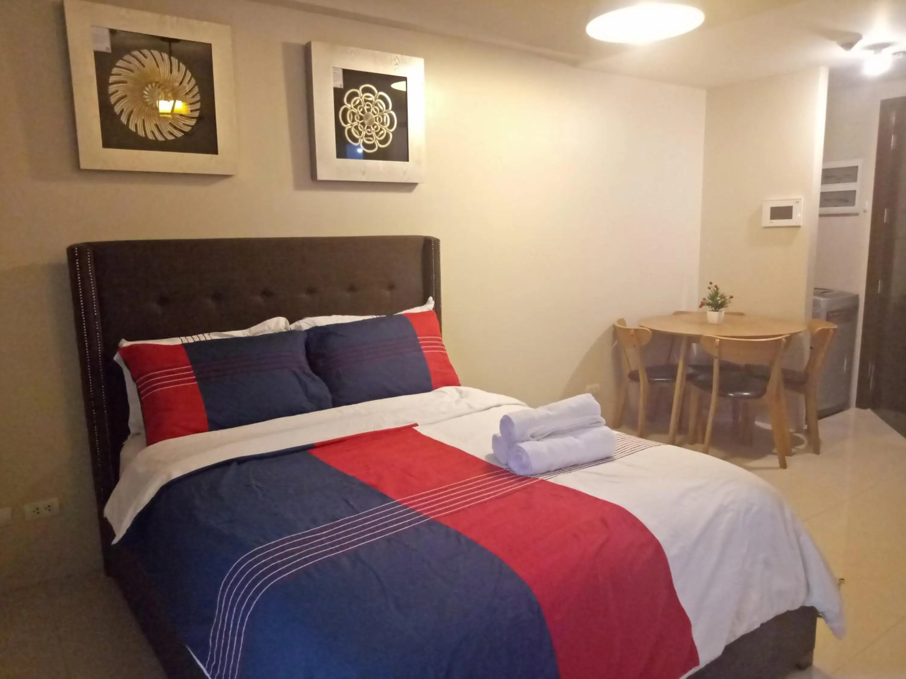 Bed in Condo Apartment near Manila Airport NAIA T3