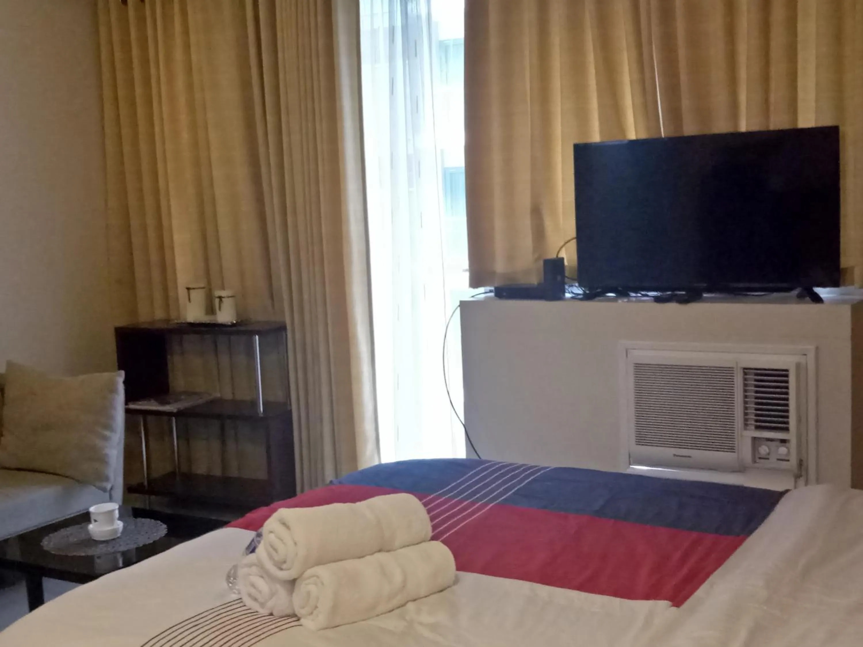 Bed in Condo Apartment near Manila Airport NAIA T3