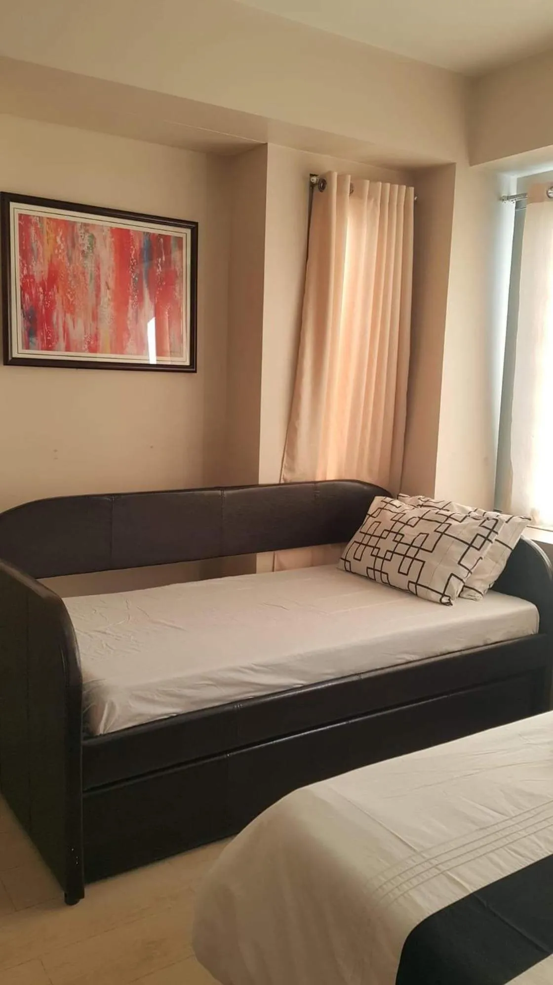Bed in Condo Apartment near Manila Airport NAIA T3