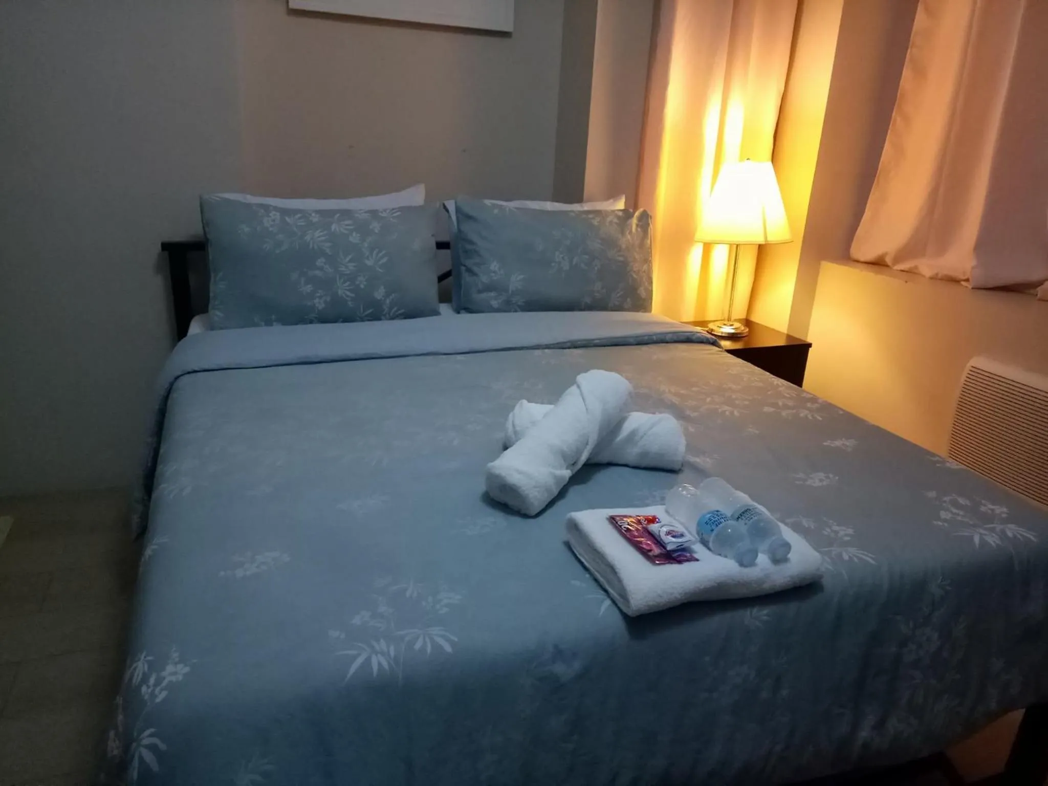 Bed in Condo Apartment near Manila Airport NAIA T3