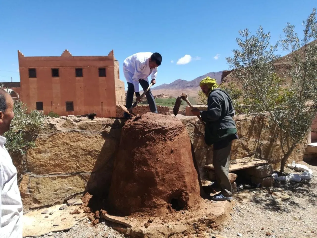 BBQ facilities in Auberge Camping BOUGAFER Tamtetoucht