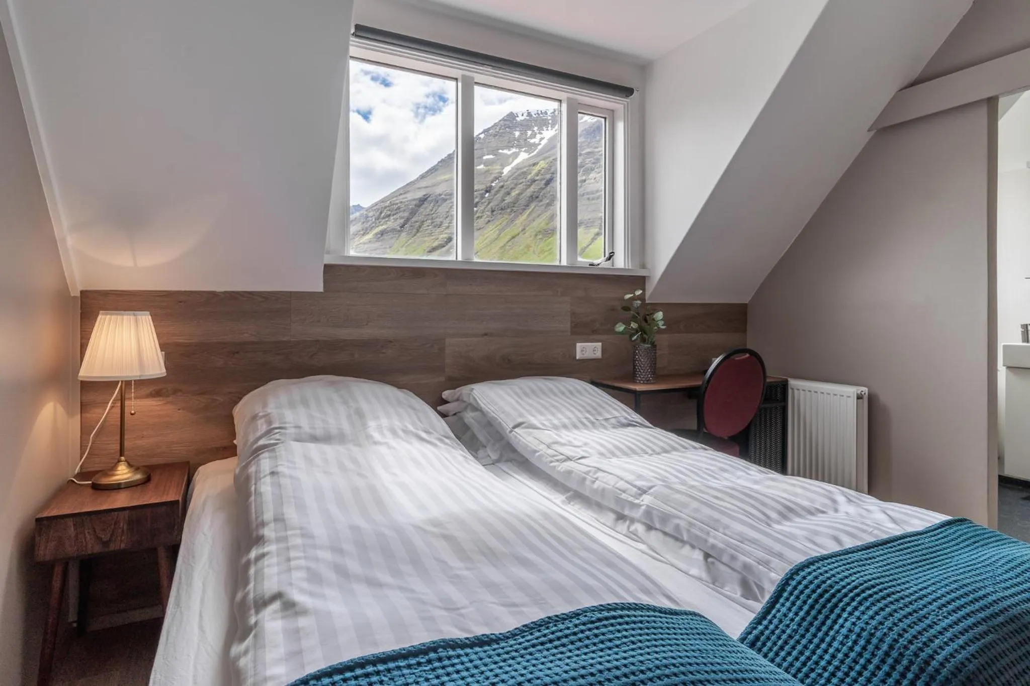 Photo of the whole room, Bed in Holt Inn