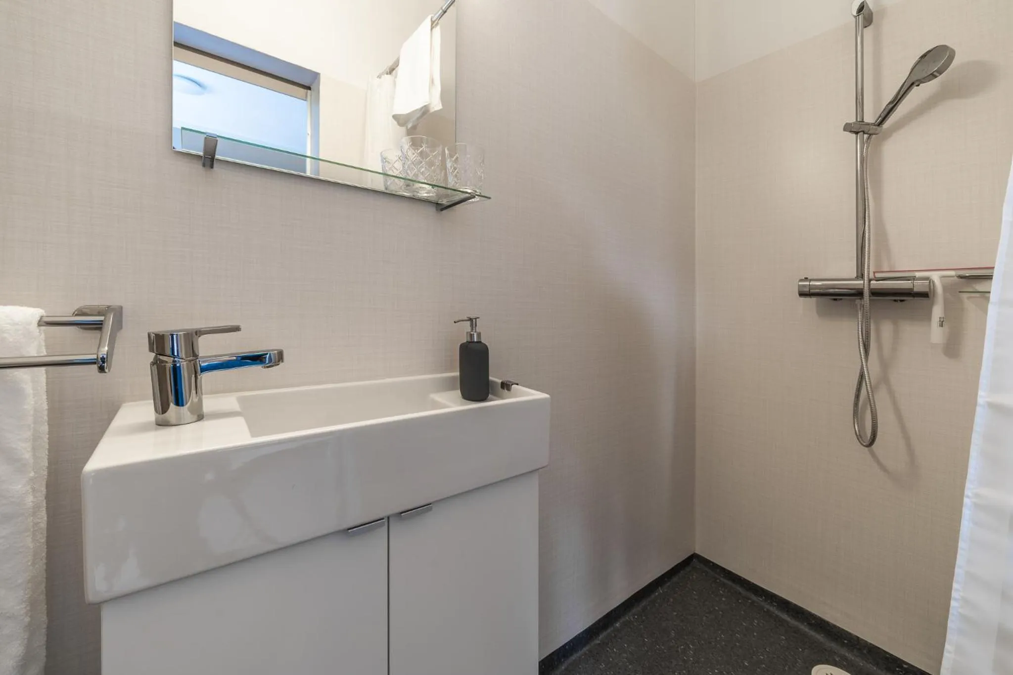 Bathroom in Holt Inn