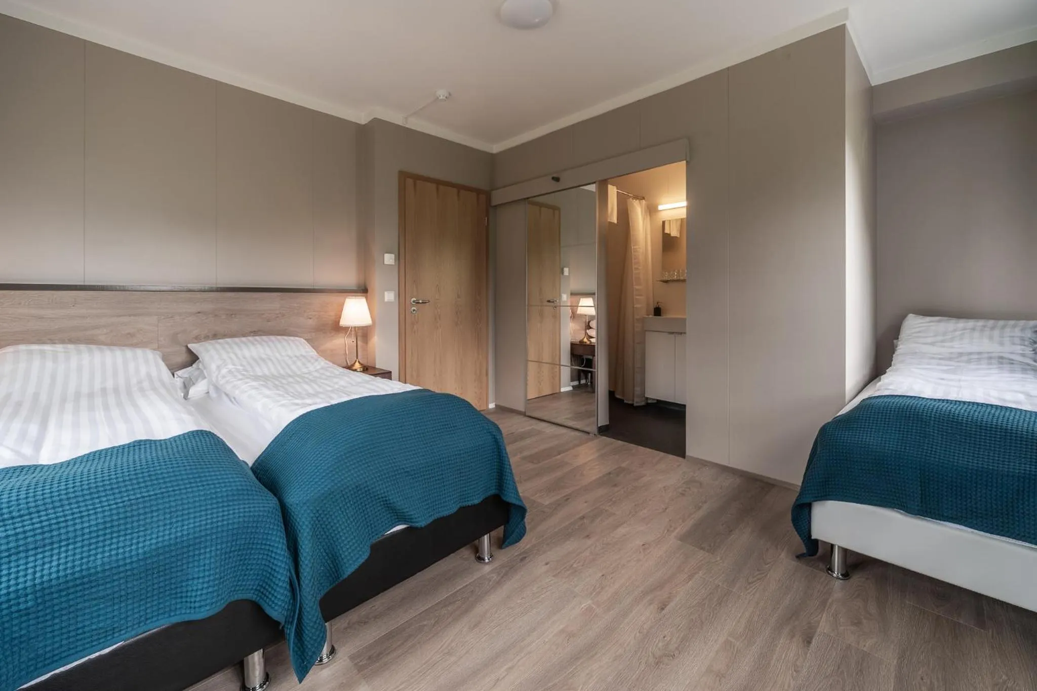 Bedroom, Bed in Holt Inn