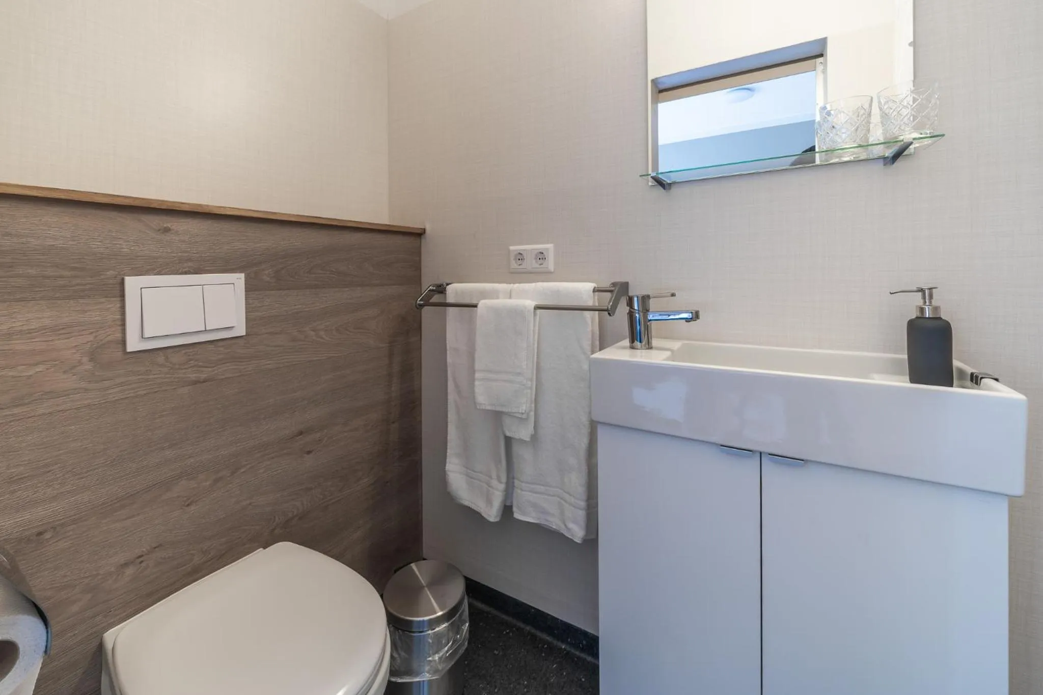 Bathroom in Holt Inn