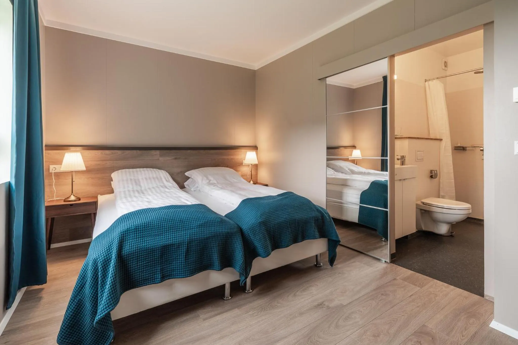 Photo of the whole room, Bed in Holt Inn