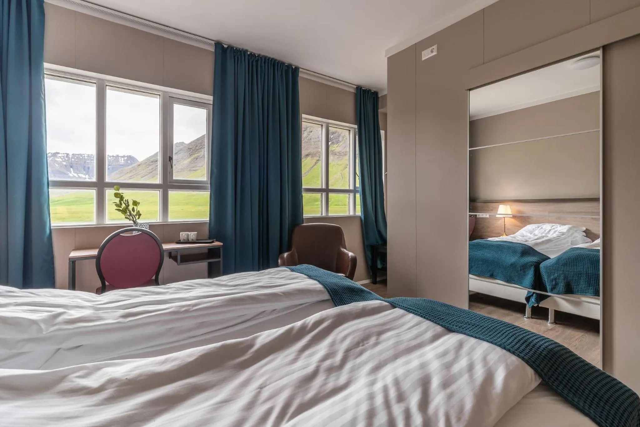 Photo of the whole room, Bed in Holt Inn