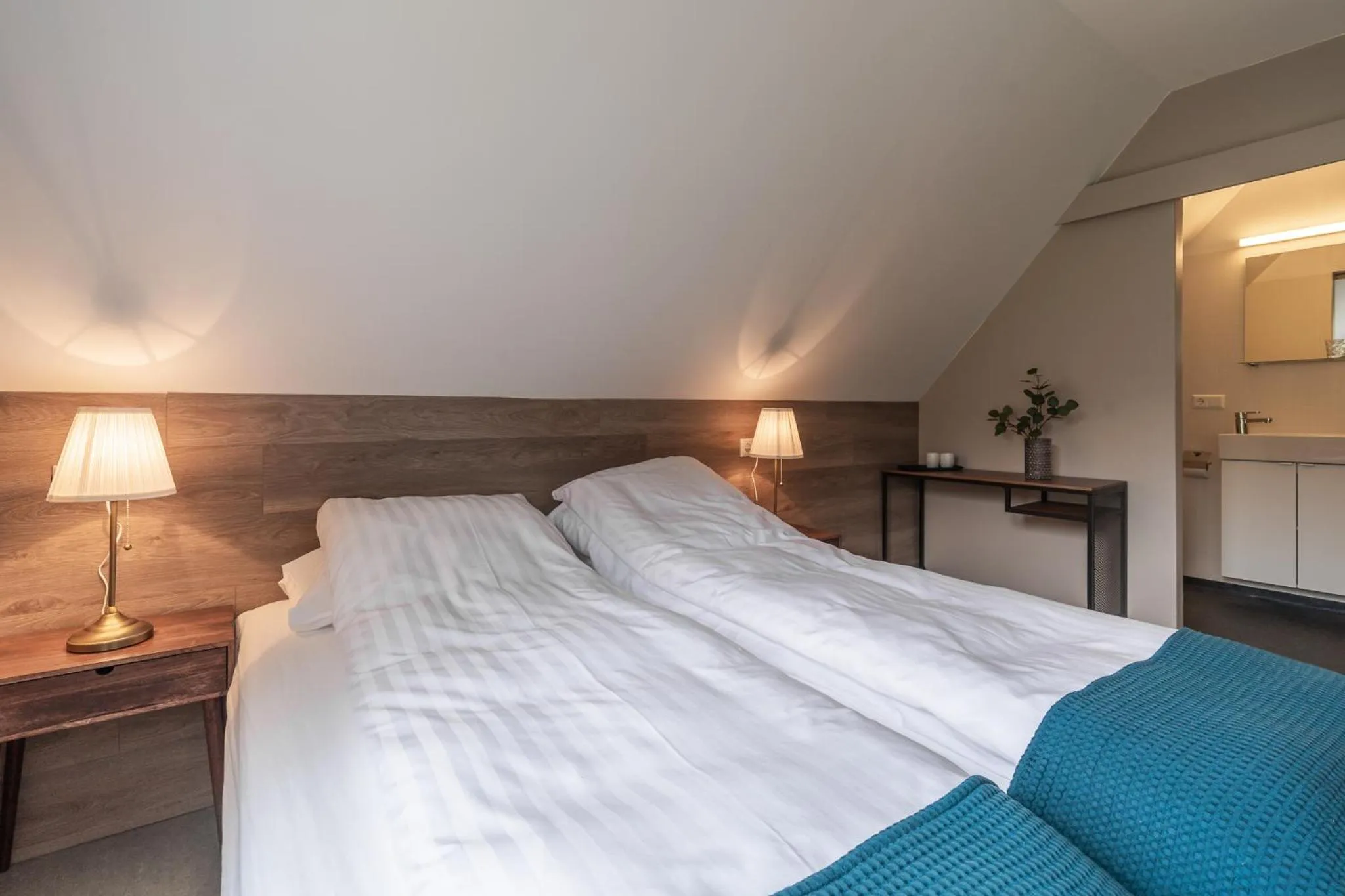 Photo of the whole room, Bed in Holt Inn