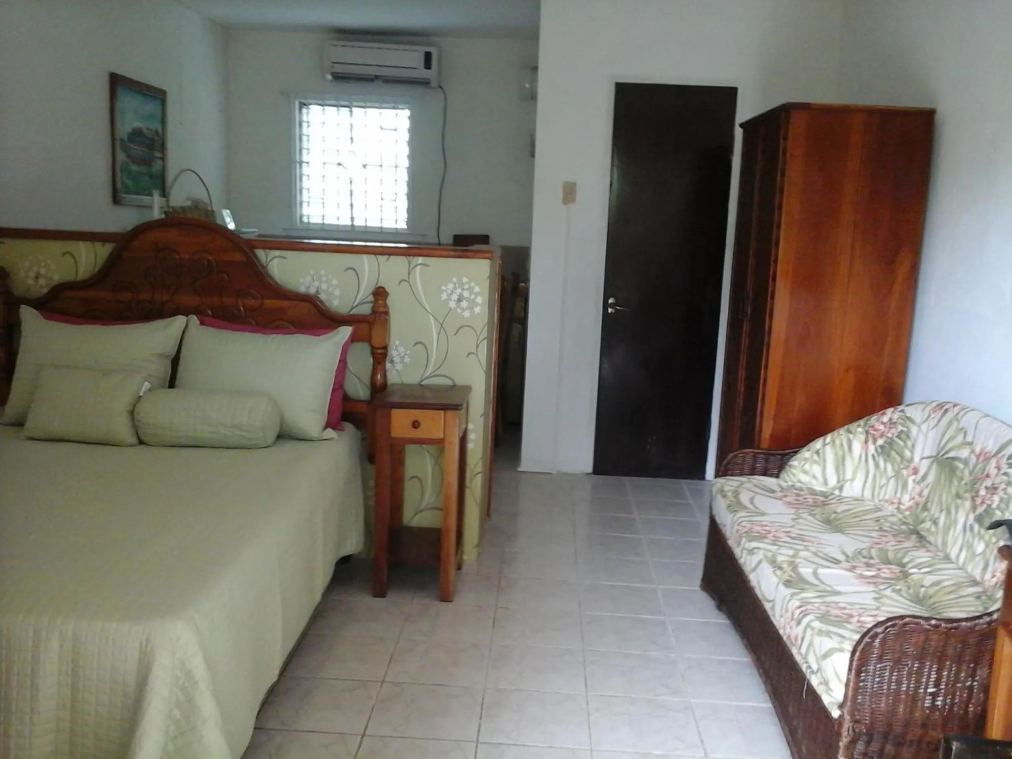 Seating area, Bed in Firefly Beach Cottages
