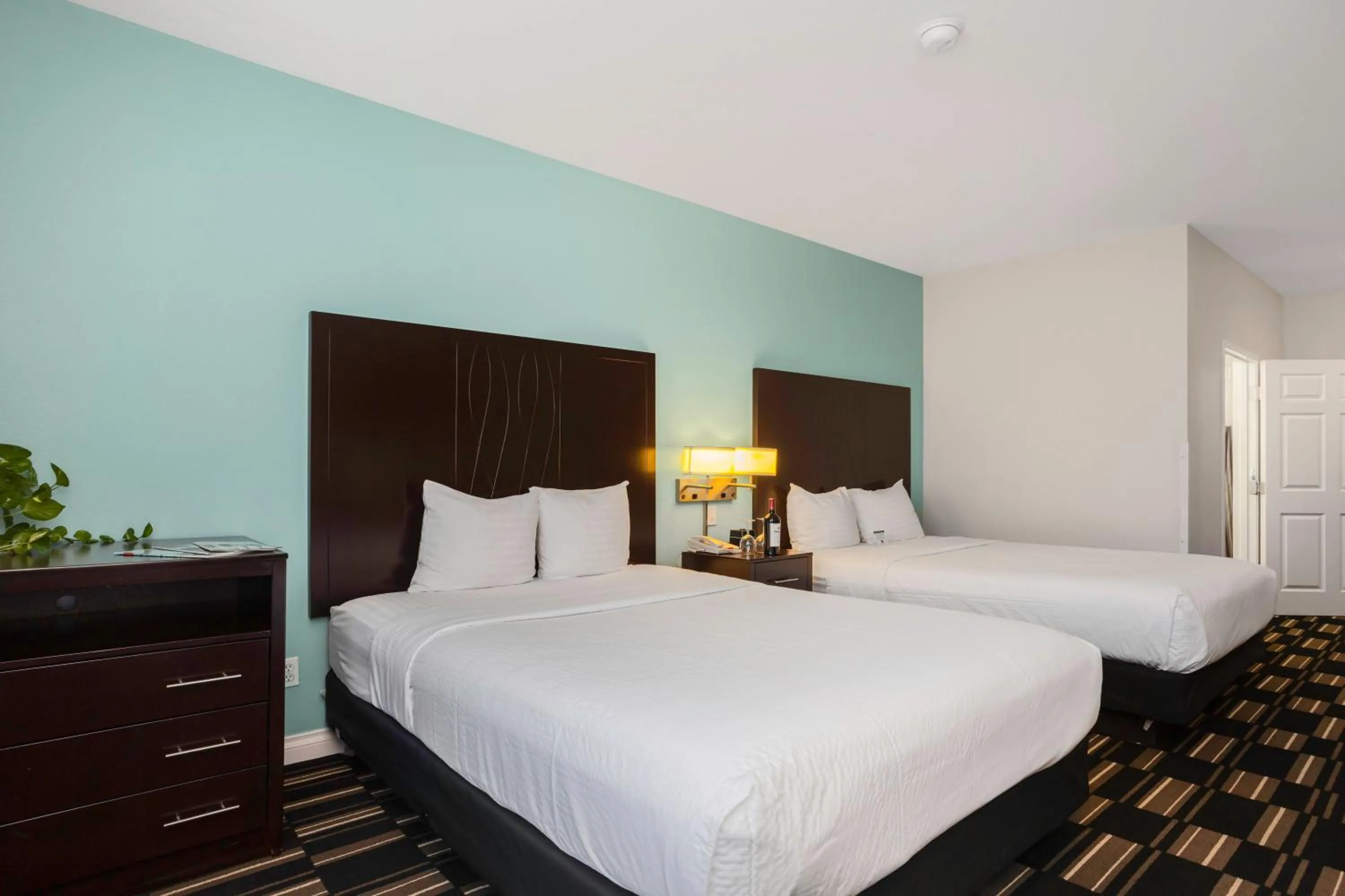 Toilet, Bed in The Hotel Oceanside