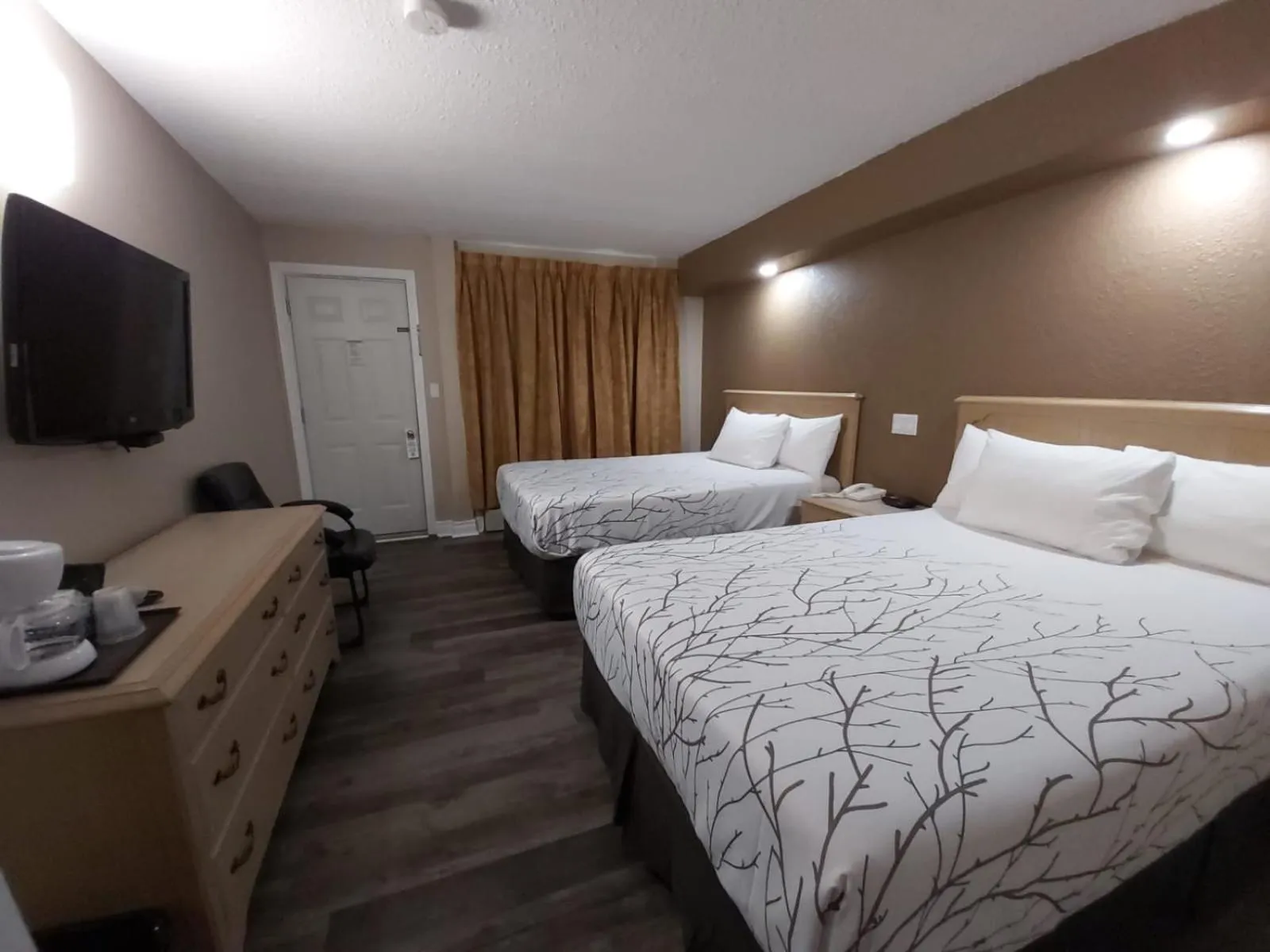 Bed in Arnprior Motor Inn