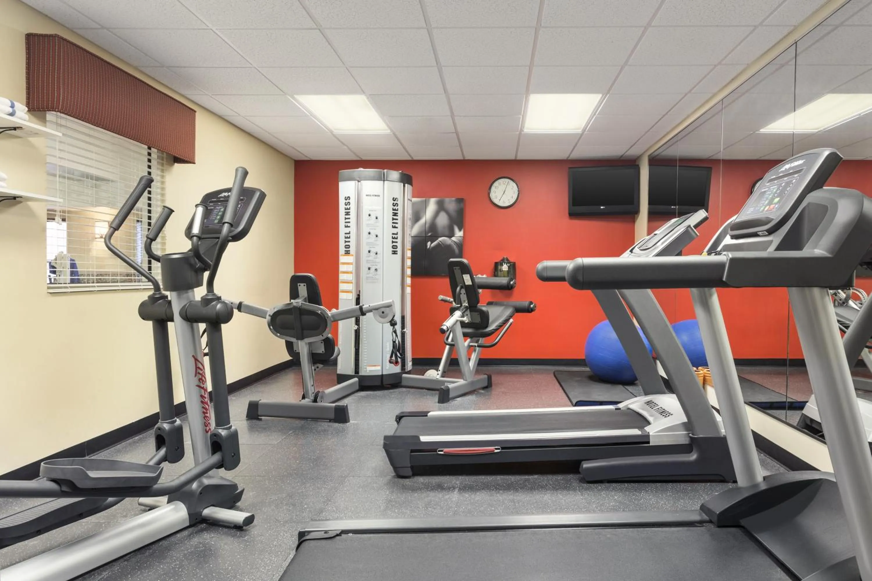 Fitness centre/facilities in Comfort Inn & Suites