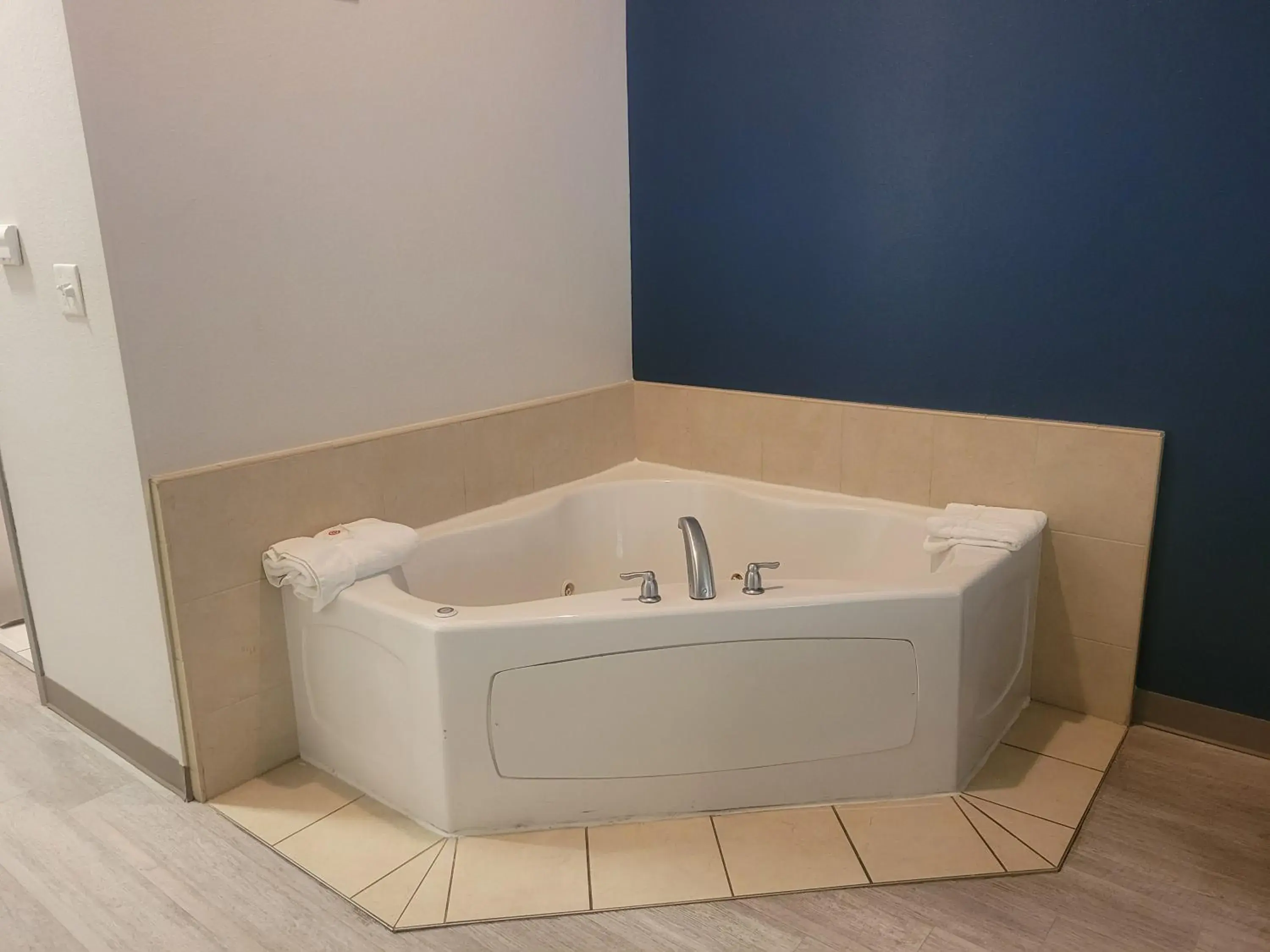 King Suite with Whirlpool - Non-smoking in Comfort Inn & Suites King Suite with Whirlpool - Non-smoking in Comfort Inn & Suites