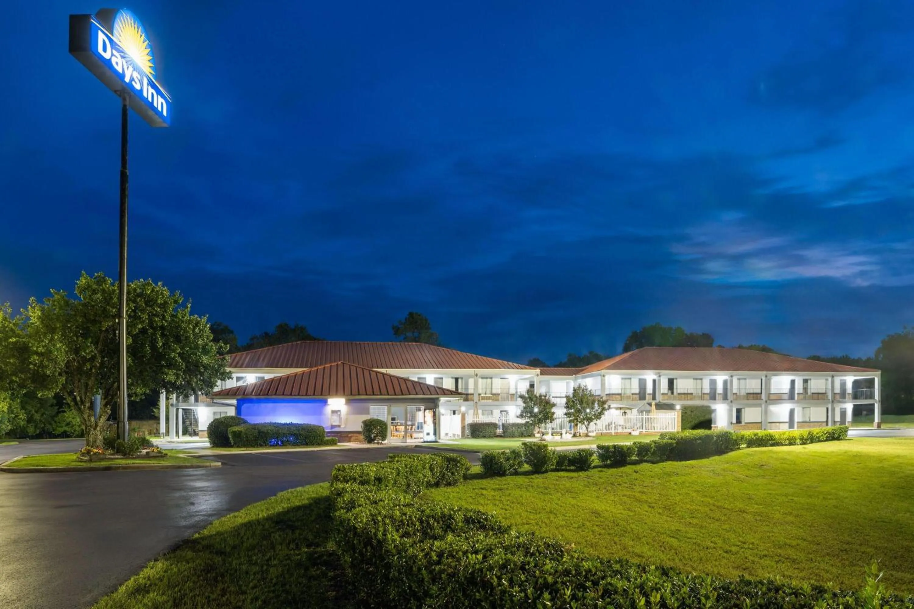 Property building in Days Inn by Wyndham Augusta Wheeler Road