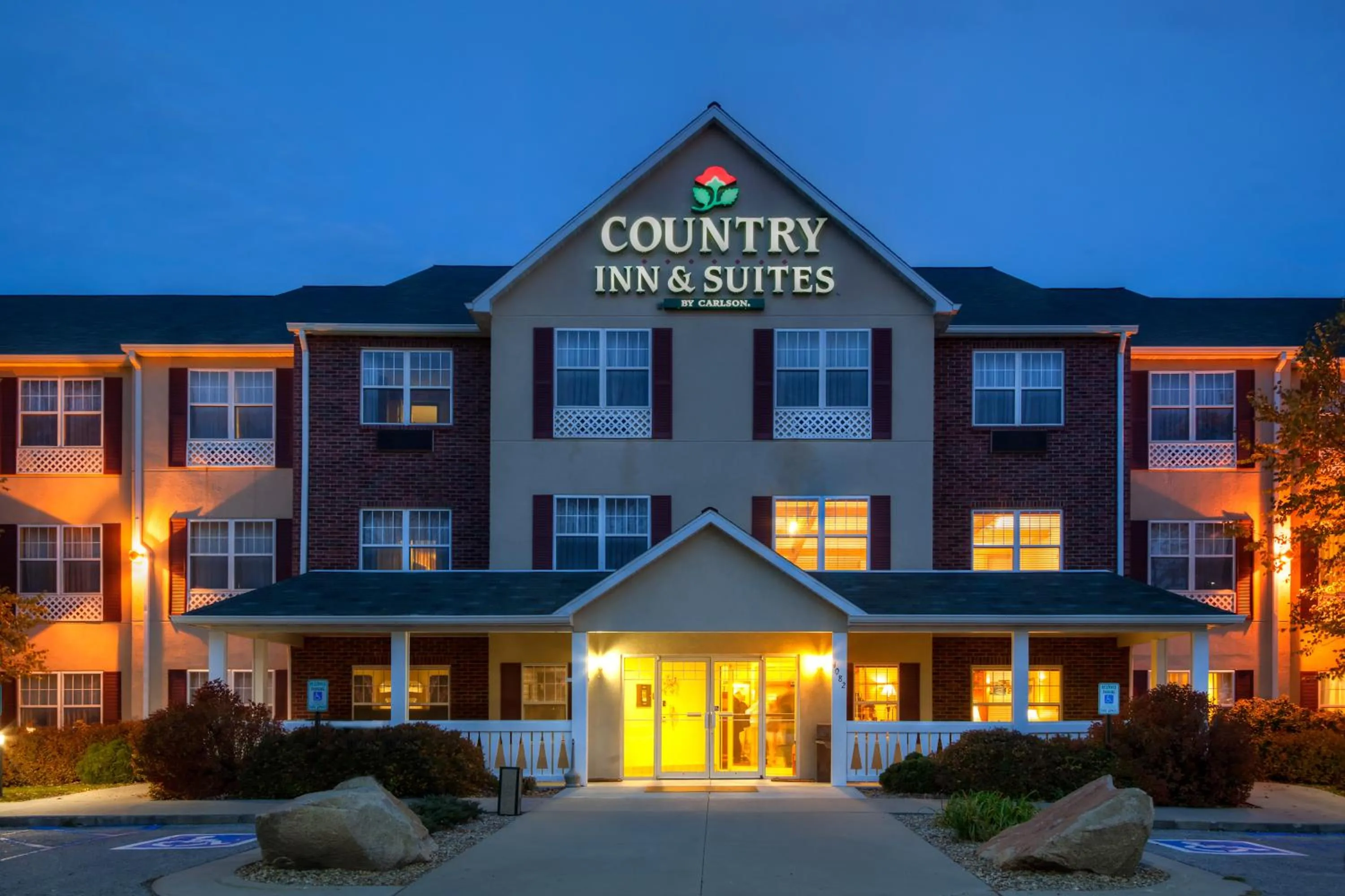 Facade/entrance in Country Inn & Suites by Radisson, Mason City, IA