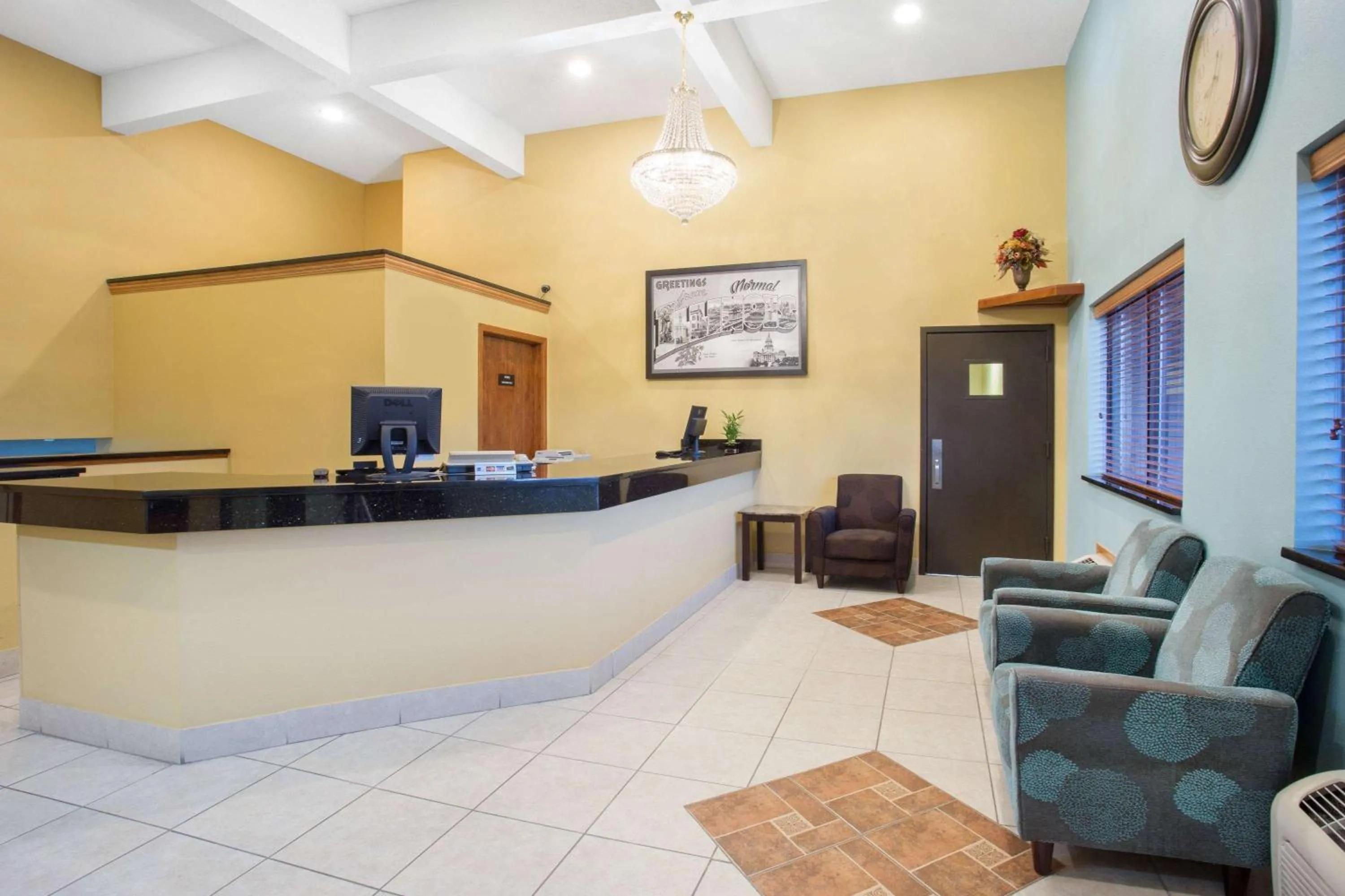 Lobby or reception in Super 8 by Wyndham Normal Bloomington