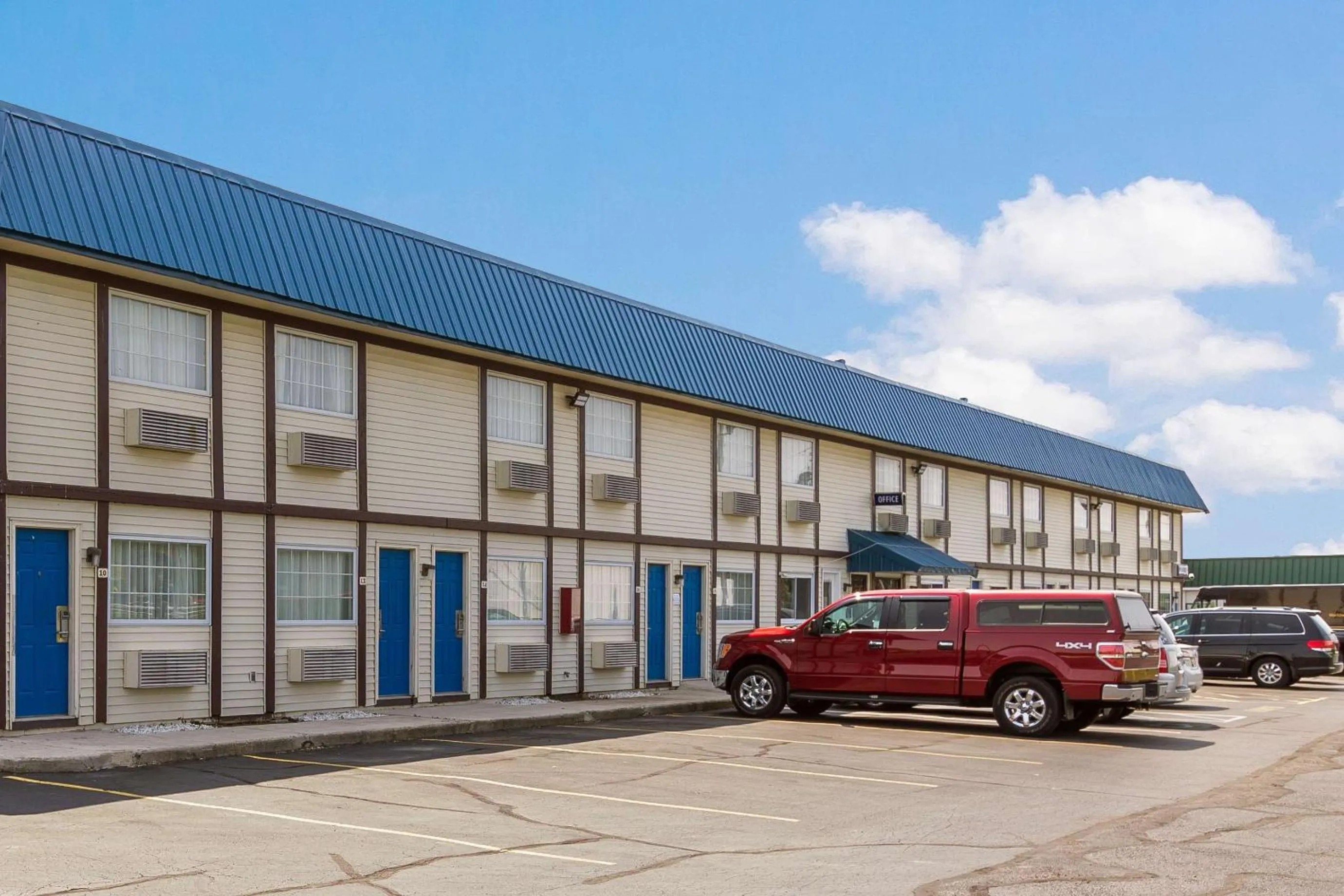 Property building in Motel 6-Rossford, OH