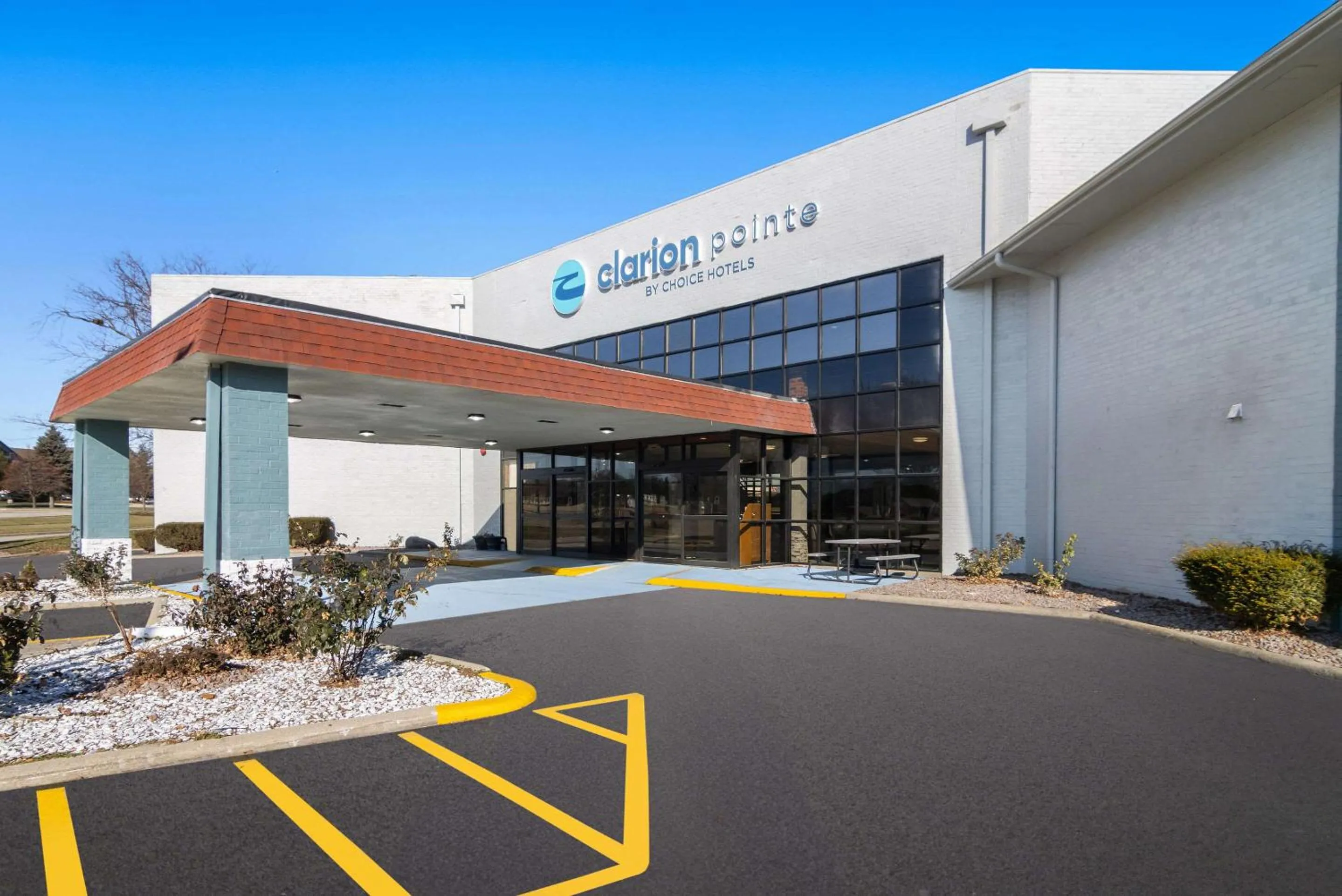 Property building in Clarion Pointe Bloomington-Normal near I-55 and University