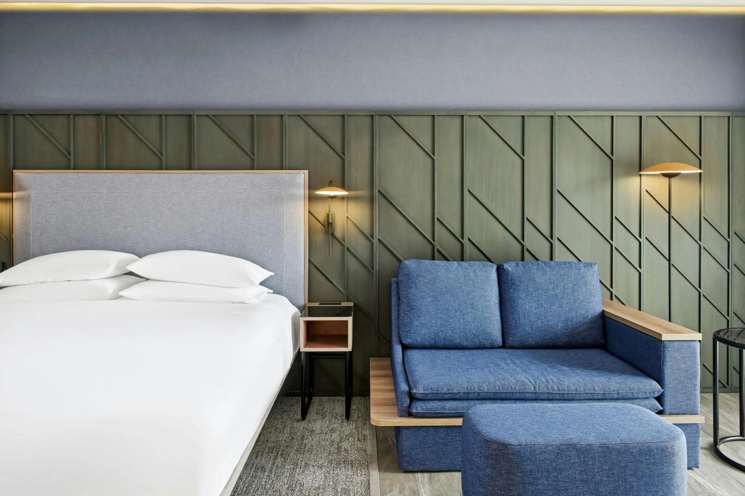 Photo of the whole room, Bed in Courtyard by Marriott San Jose Escazu