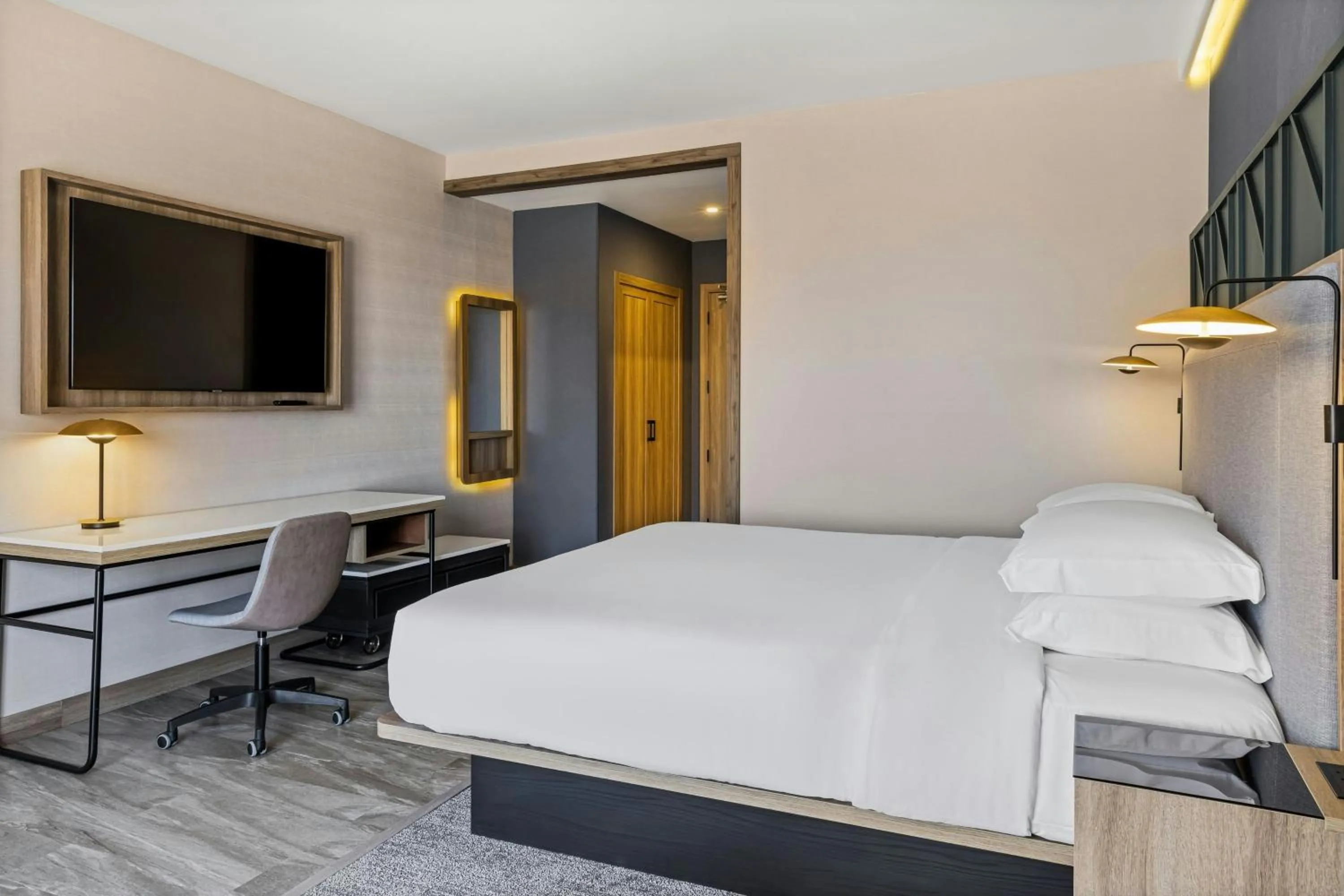 Photo of the whole room, Bed in Courtyard by Marriott San Jose Escazu