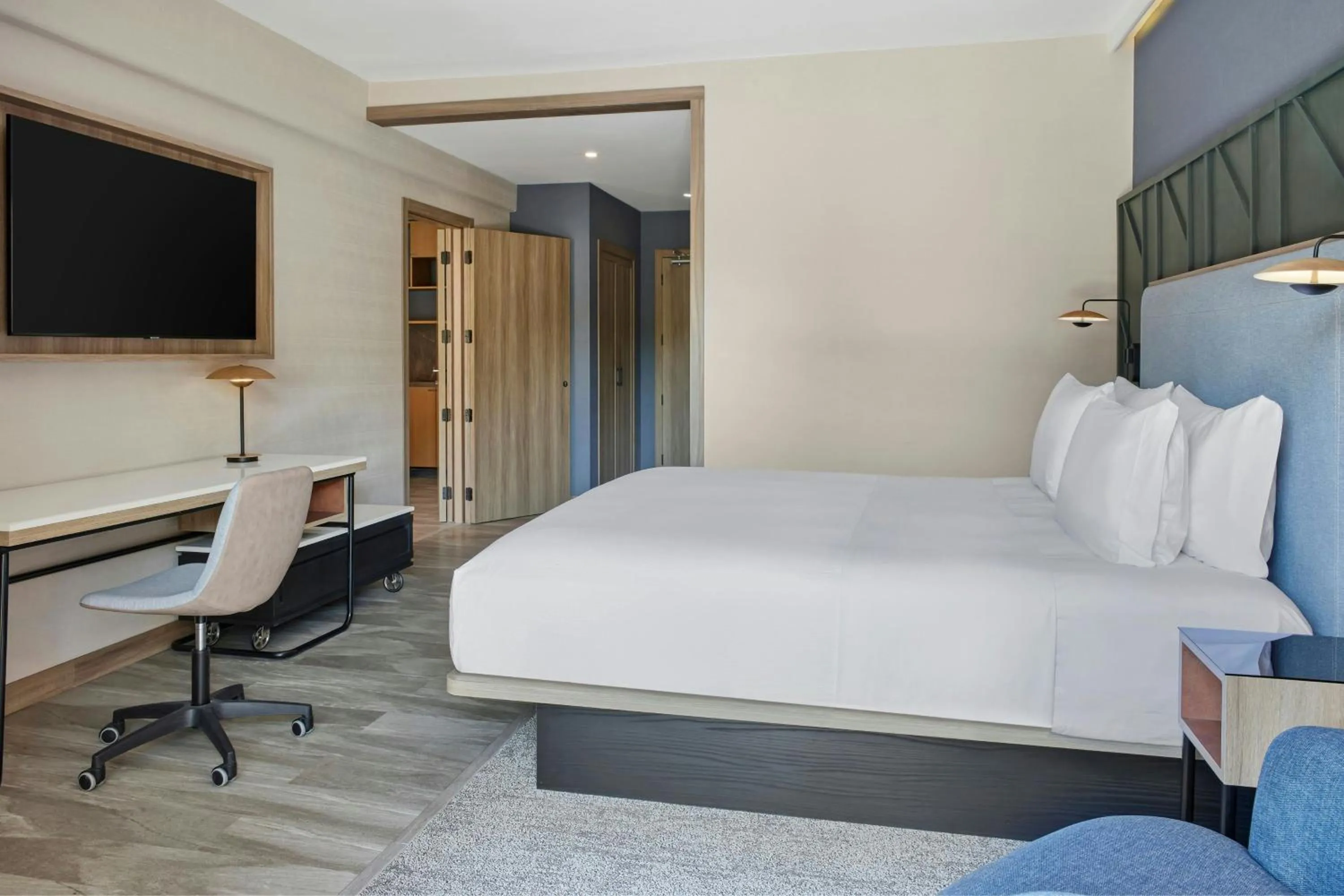 Photo of the whole room, Bed in Courtyard by Marriott San Jose Escazu