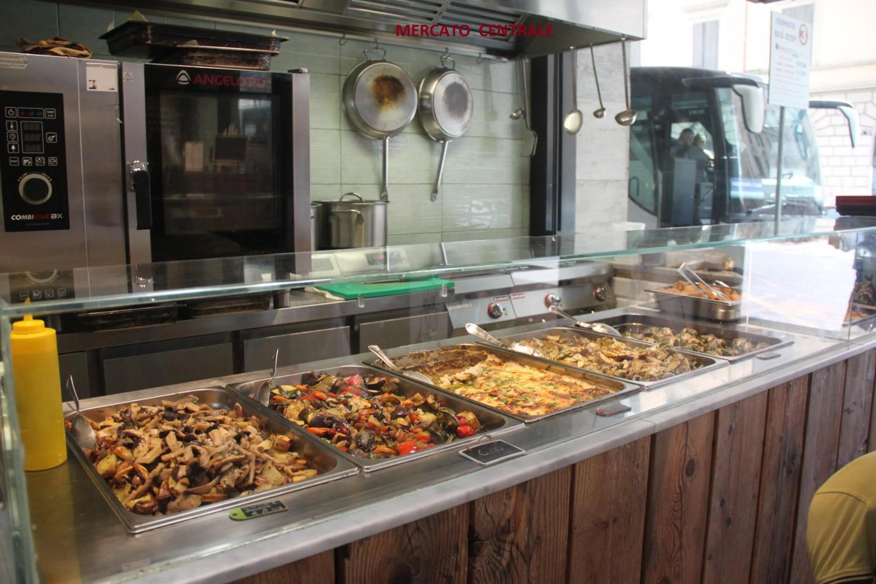 Restaurant/places to eat in Roma Vespahouse