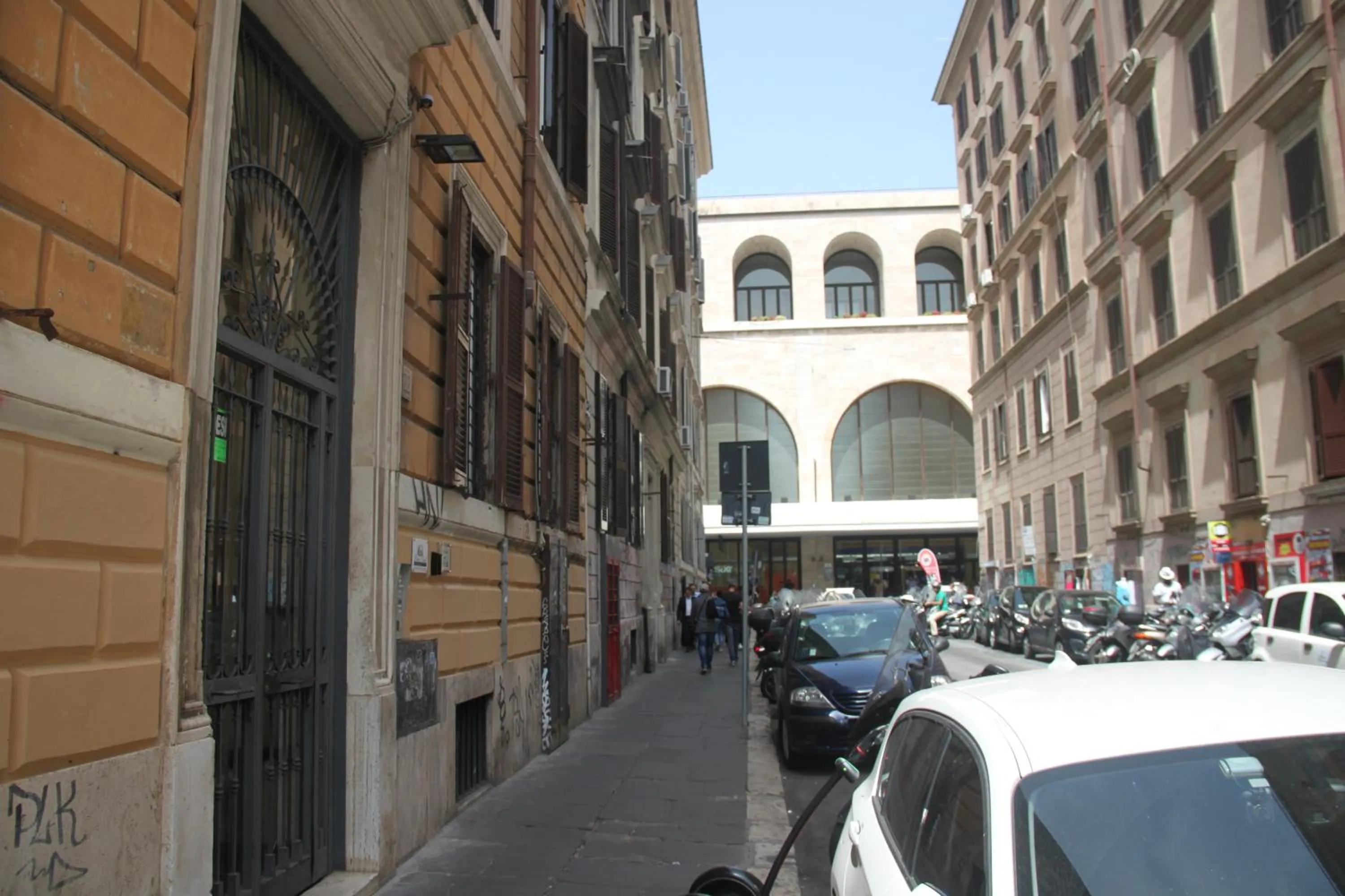 Facade/entrance in Roma Vespahouse